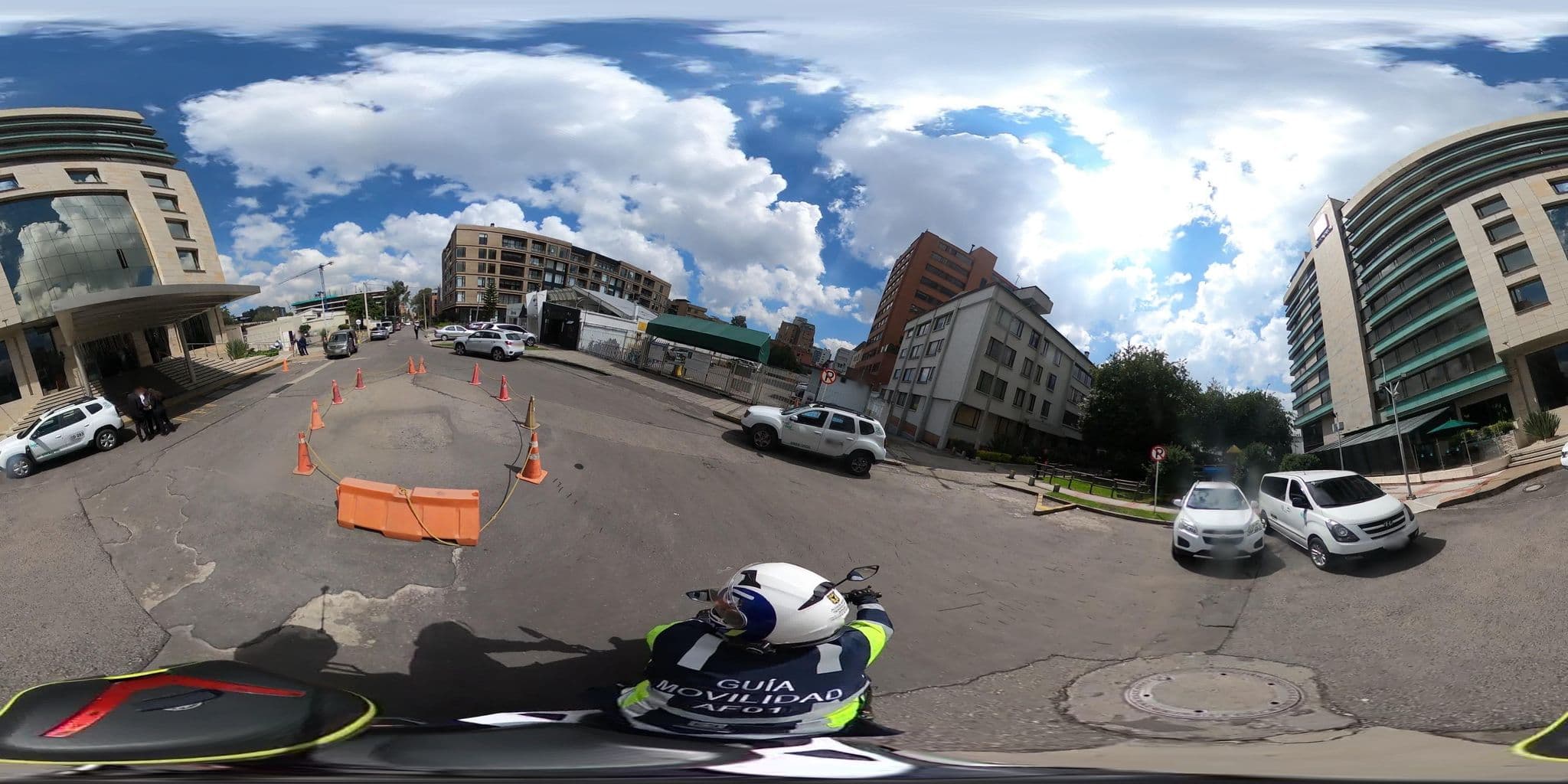 Street view near Lobby Principal Bogotá Plaza Summit Hotel, Barrio San Luis — © krojasSDM (CC BY-SA · Mapillary)
