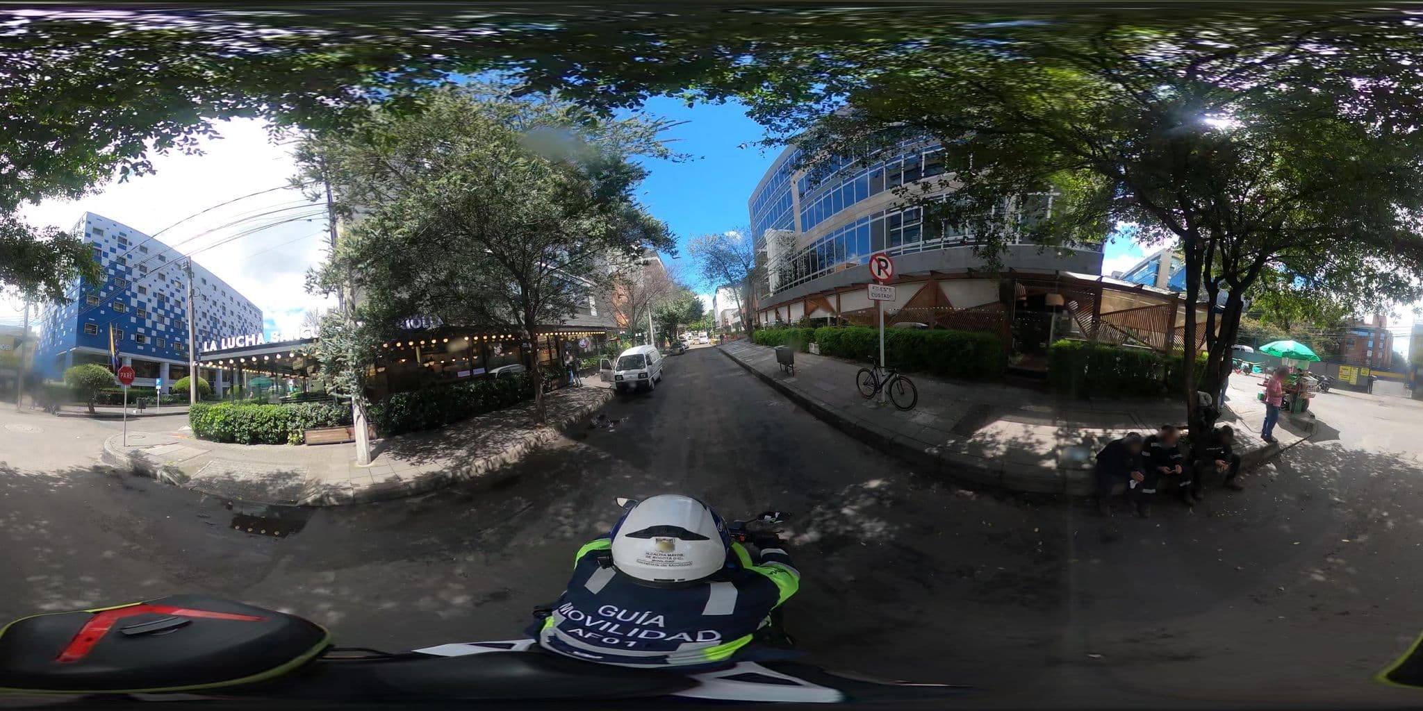 Street view near Altair Global Business, Barrio San Luis — © cgalindop (CC BY-SA · Mapillary)