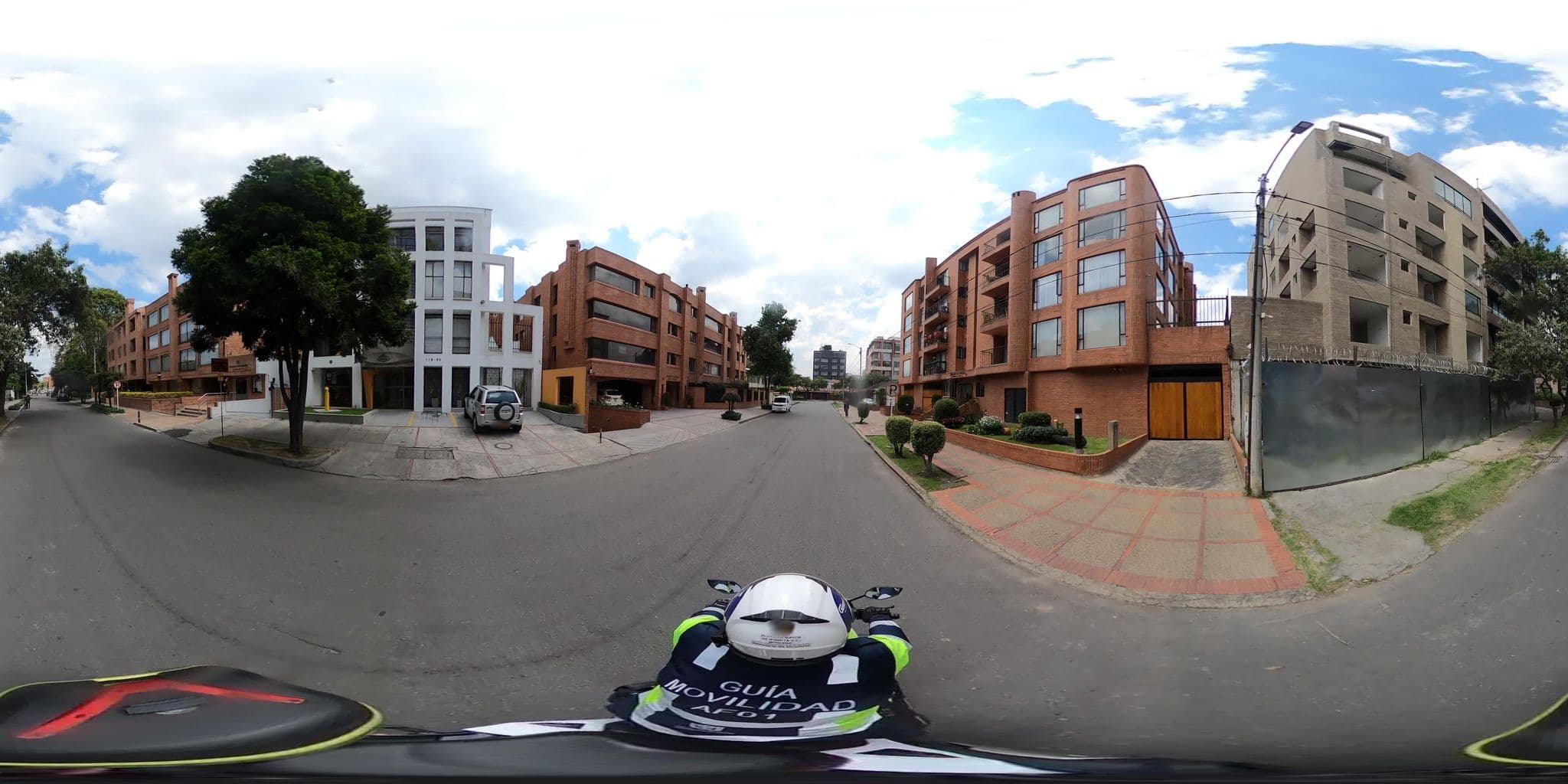 Street view near Hotel Suites Gold - Travelers Apartamentos y Suites, Barrio San Luis — © krojasSDM (CC BY-SA · Mapillary)