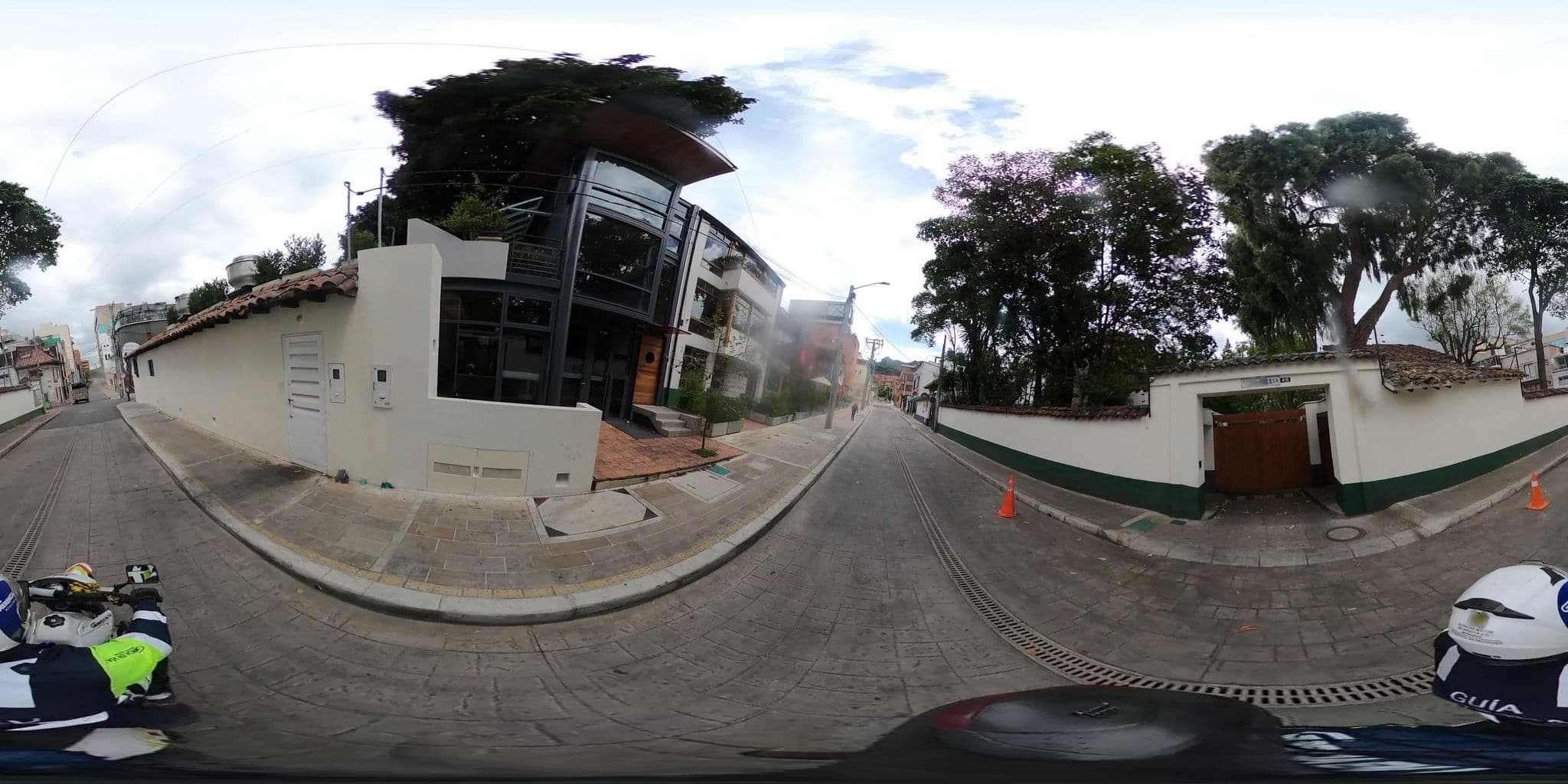 Street view near Hosteria Del Molino La Mesopotamia, Barrio San Luis — © cgalindop (CC BY-SA · Mapillary)