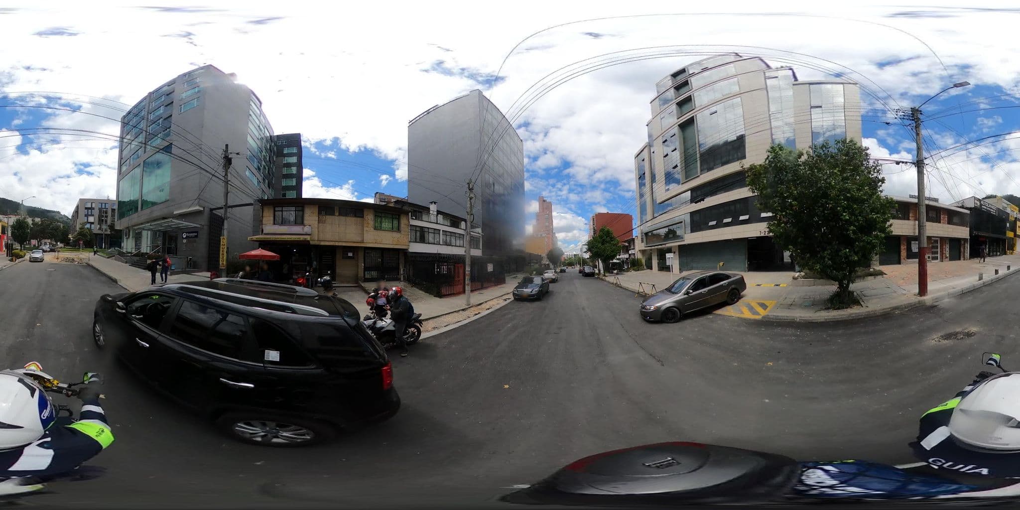 Street view near TRYP Usaquén Bogotá, Barrio San Luis — © cgalindop (CC BY-SA · Mapillary)