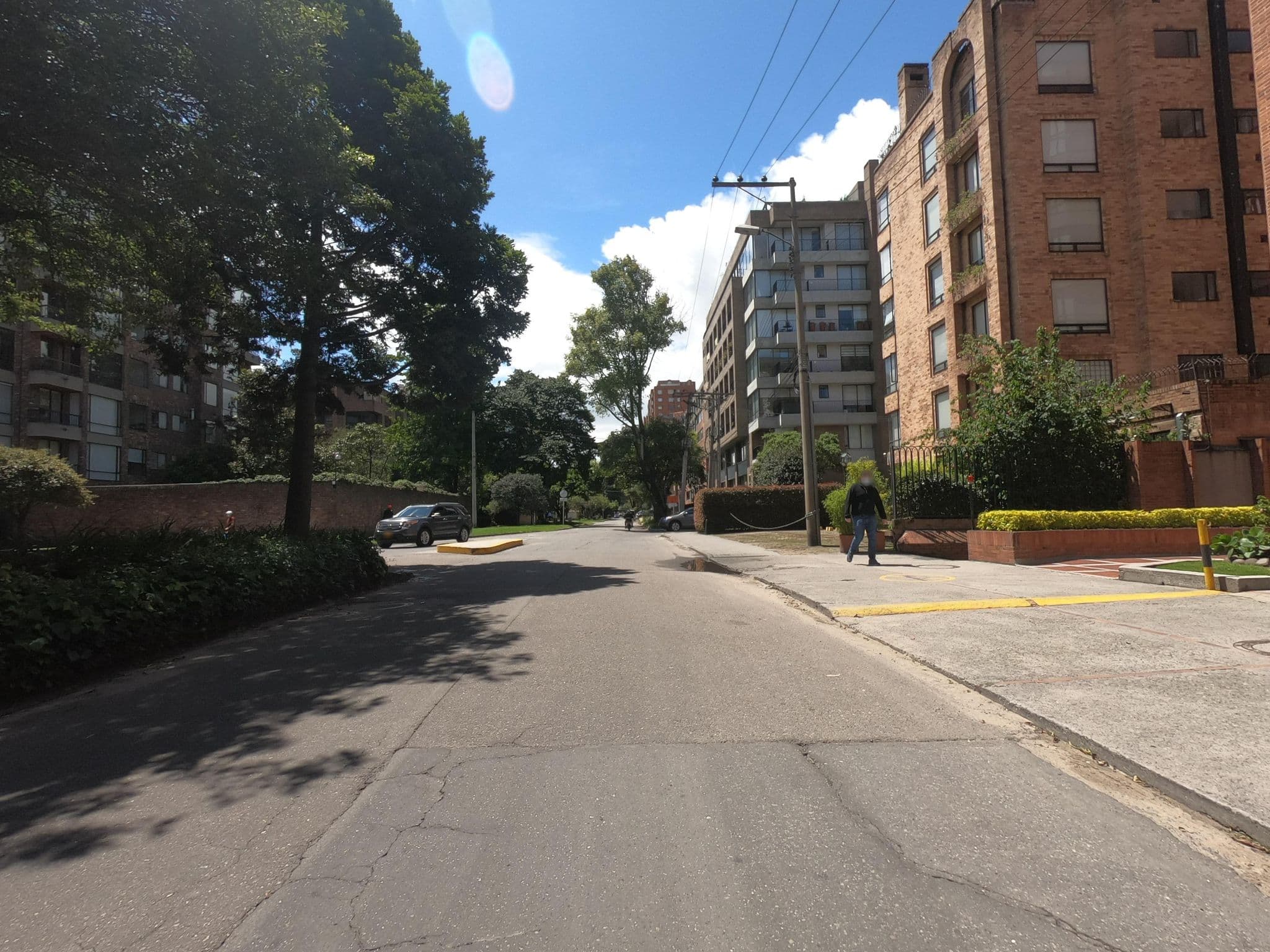 Street view near Travelers Fontana Plaza, Barrio San Luis — © angoca (CC BY-SA · Mapillary)