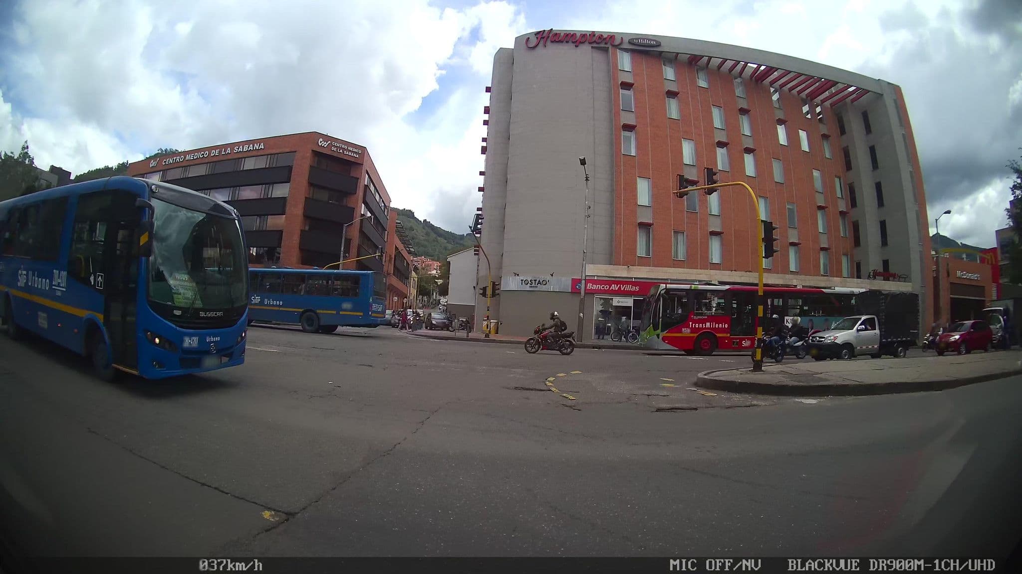 Street view near Hampton Inn by Hilton, Barrio San Luis — © kaart_4 (CC BY-SA · Mapillary)