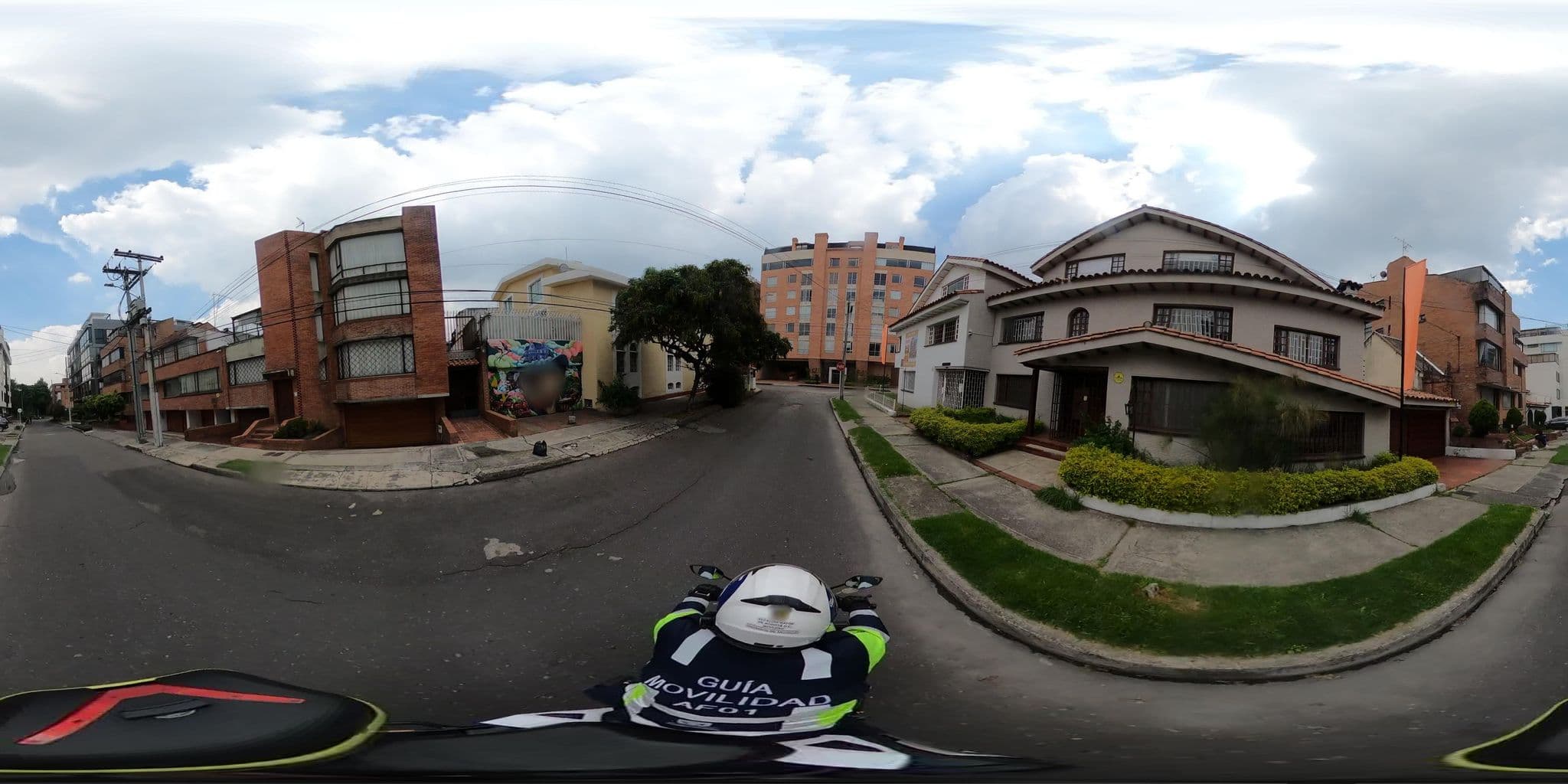 Street view near Club House Bogotá, Barrio San Luis — © krojasSDM (CC BY-SA · Mapillary)