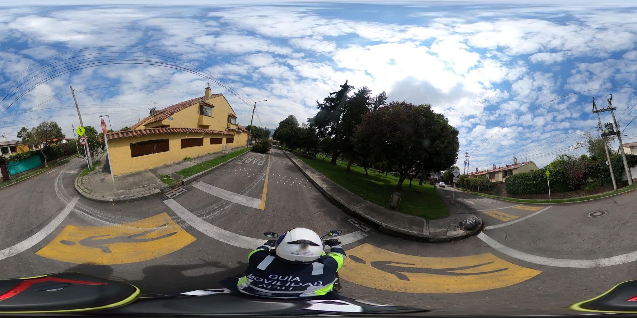 Street view near Hotel Campestre San Fermín, Barrio San Luis — © krojasSDM (CC BY-SA · Mapillary)