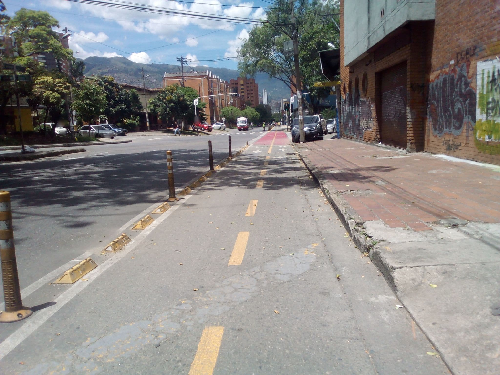 Street view near Hostal Brisas Del Estadio, Medellín — © camiloml98 (CC BY-SA · Mapillary)