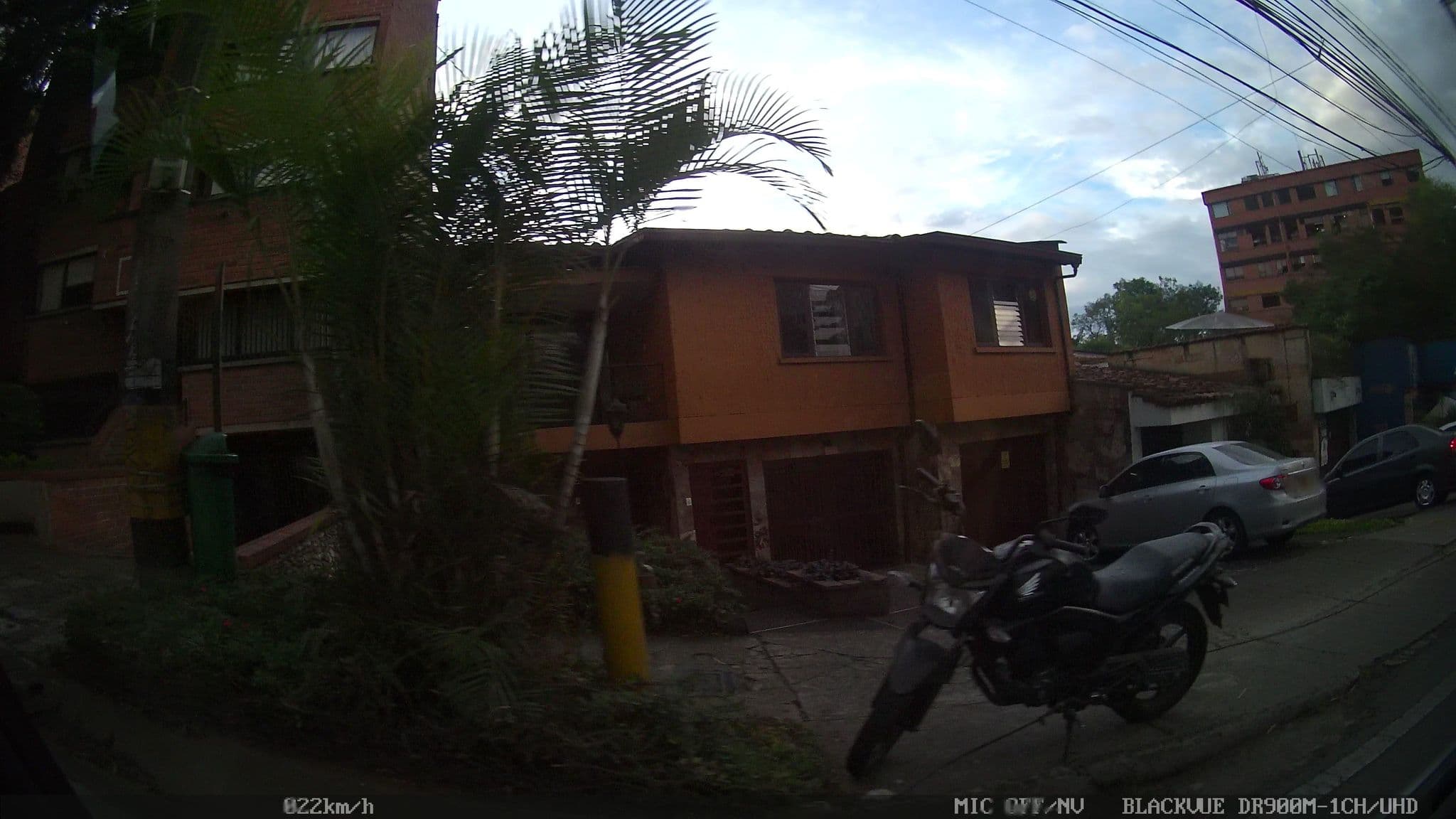 Street view near Yolo Hostel, Medellín — © kaart_4 (CC BY-SA · Mapillary)