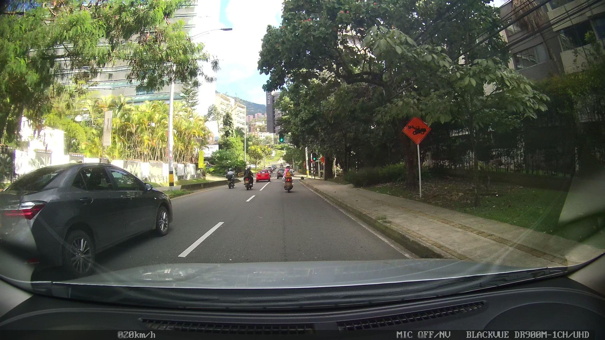 Street view near Hotel Ramada Cyan Suites, Medellín — © kaart_4 (CC BY-SA · Mapillary)