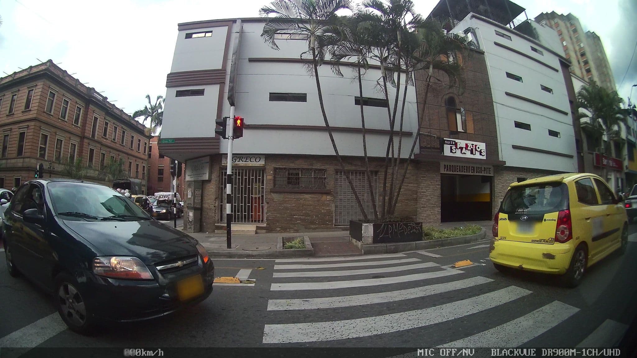 Street view near Hotel Cristal, Medellín — © kaart_4 (CC BY-SA · Mapillary)