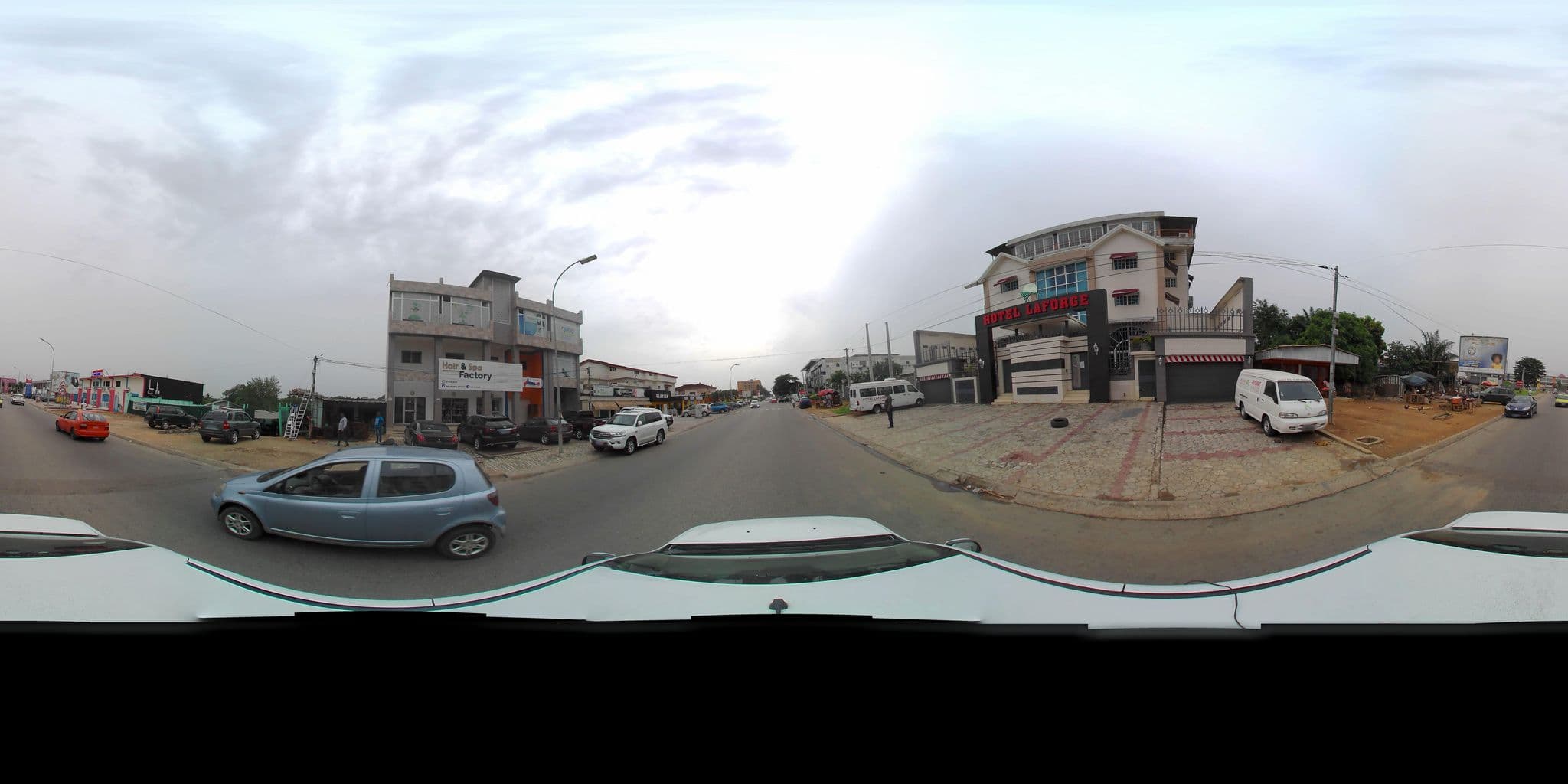 Street view near Hôtel La Forge, Abidjan