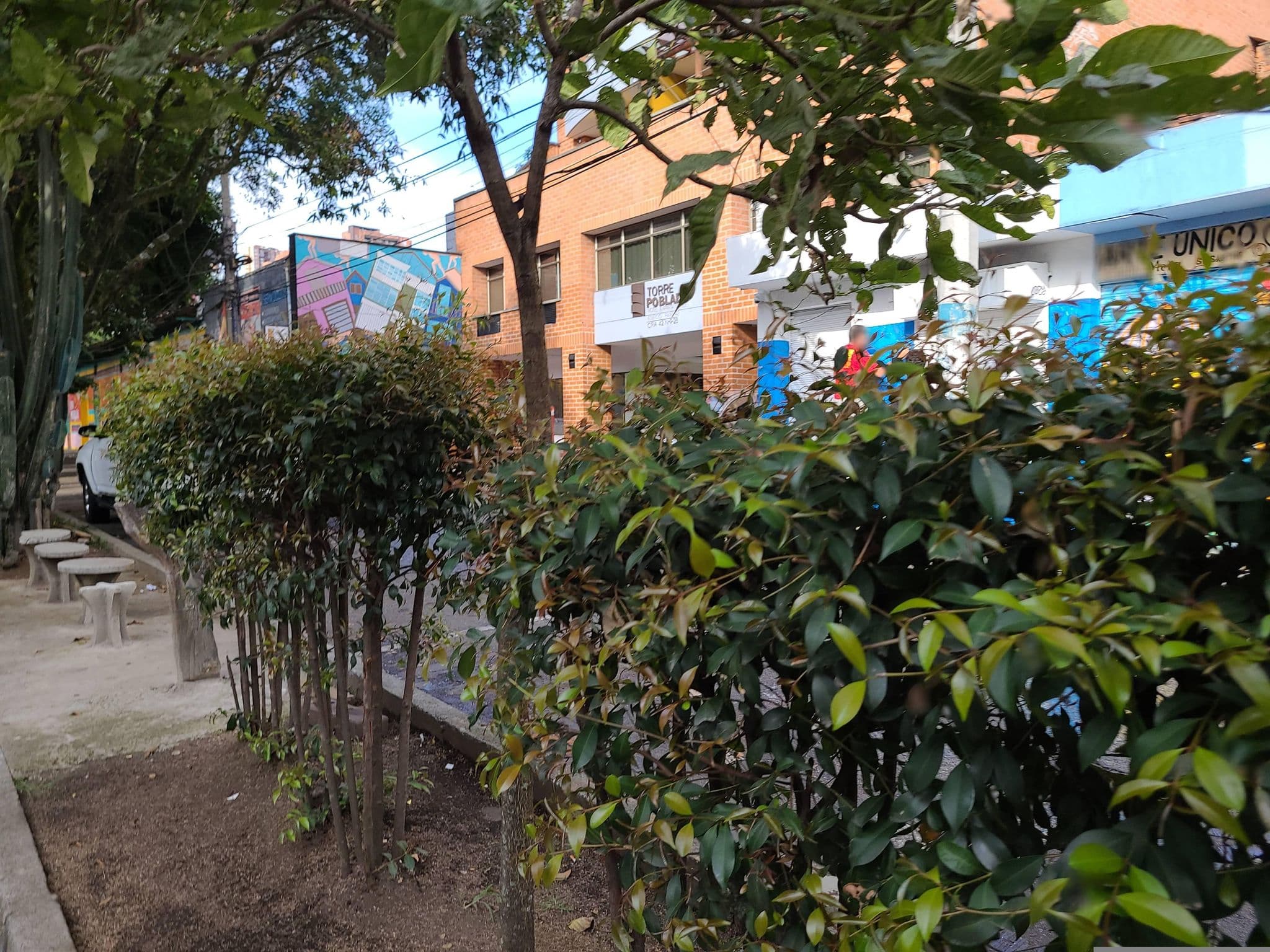 Street view near Hotel Aparta Suite Torre Poblado, Medellín — © Guasabro (CC BY-SA · Mapillary)