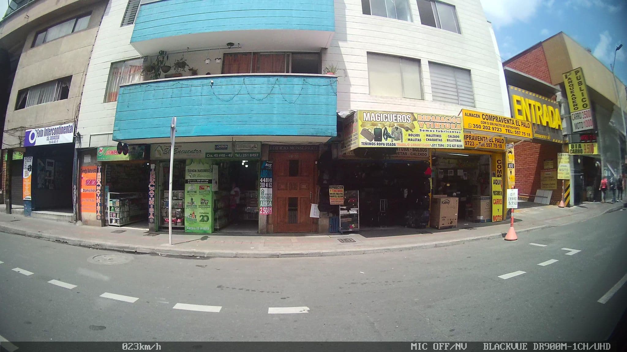 Street view near Hotel Atlantis, Medellín — © kaart_4 (CC BY-SA · Mapillary)