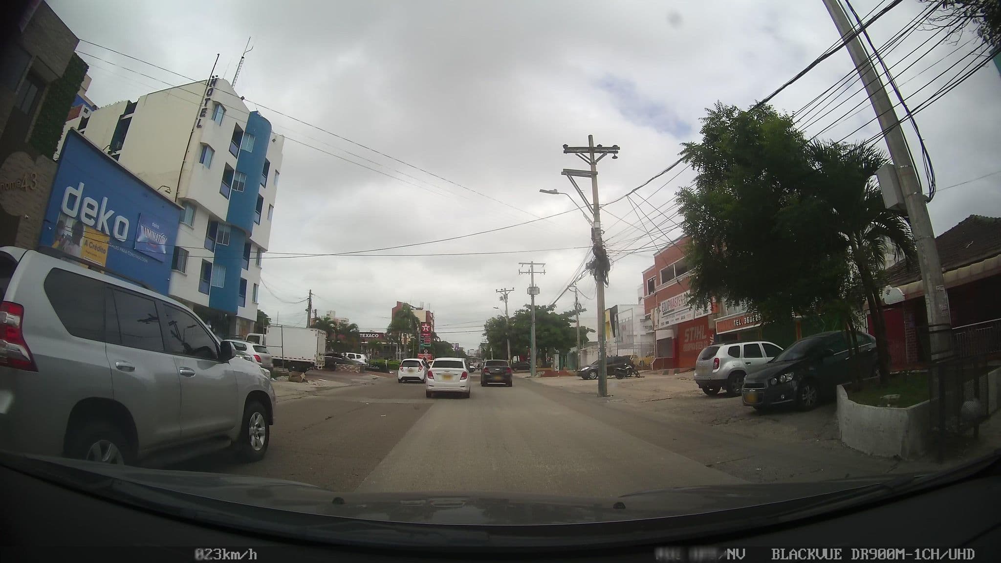 Street view near Hotel Atlantic Blue-Centro De Atención Empresarial Ltda, Barranquilla — © kaart_2 (CC BY-SA · Mapillary)