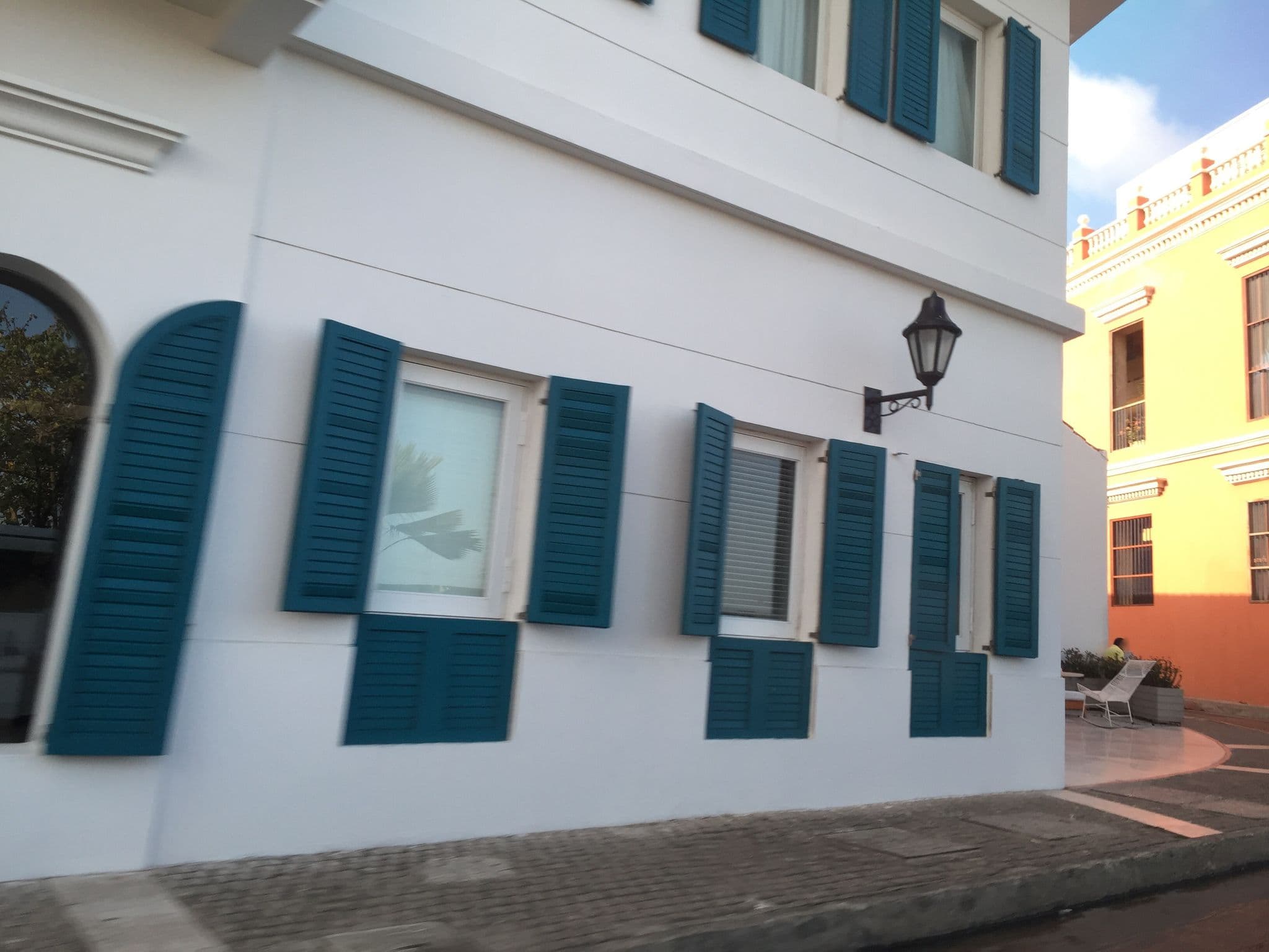 Street view near Bóvedas de Santa Clara Hotel Boutique, Cartagena — © nicolas17 (CC BY-SA · Mapillary)