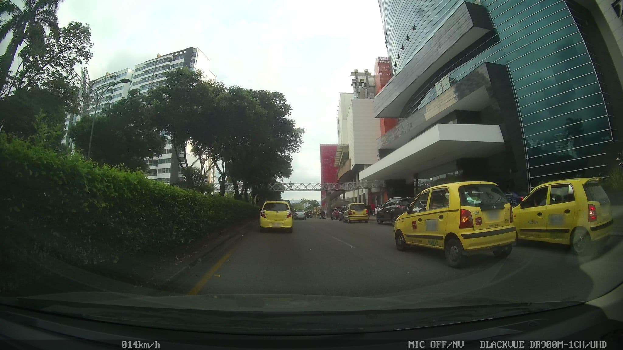 Street view near Hotel Holiday Inn Bucaramanga Cacique, Bucaramanga — © kaart_2 (CC BY-SA · Mapillary)