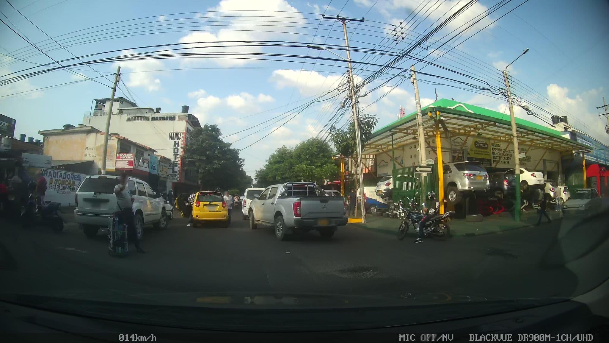 Street view near Paraiso Hotel, Cúcuta — © kaart_2 (CC BY-SA · Mapillary)