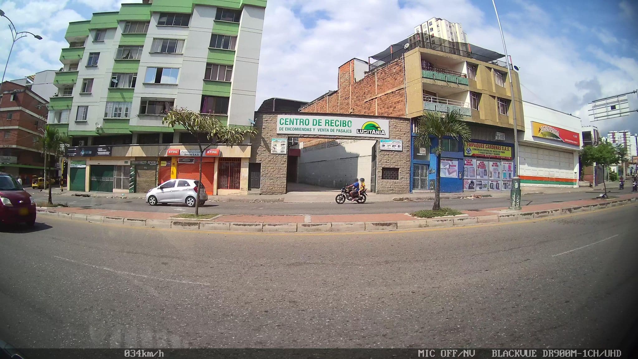 Street view near Hotel Zulima, Bucaramanga — © kaart_2 (CC BY-SA · Mapillary)