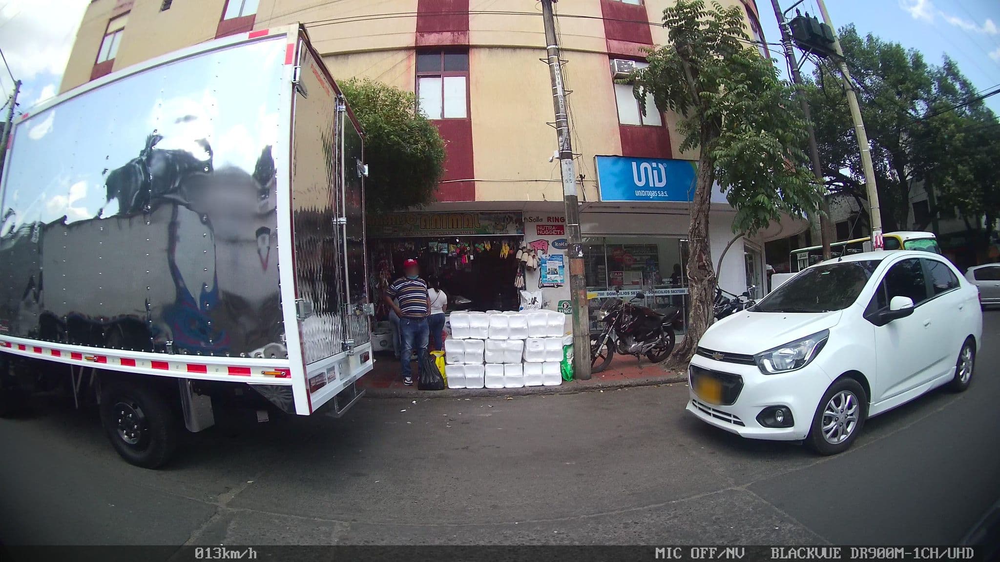 Street view near Hotel Caravana, Cúcuta — © kaart_2 (CC BY-SA · Mapillary)