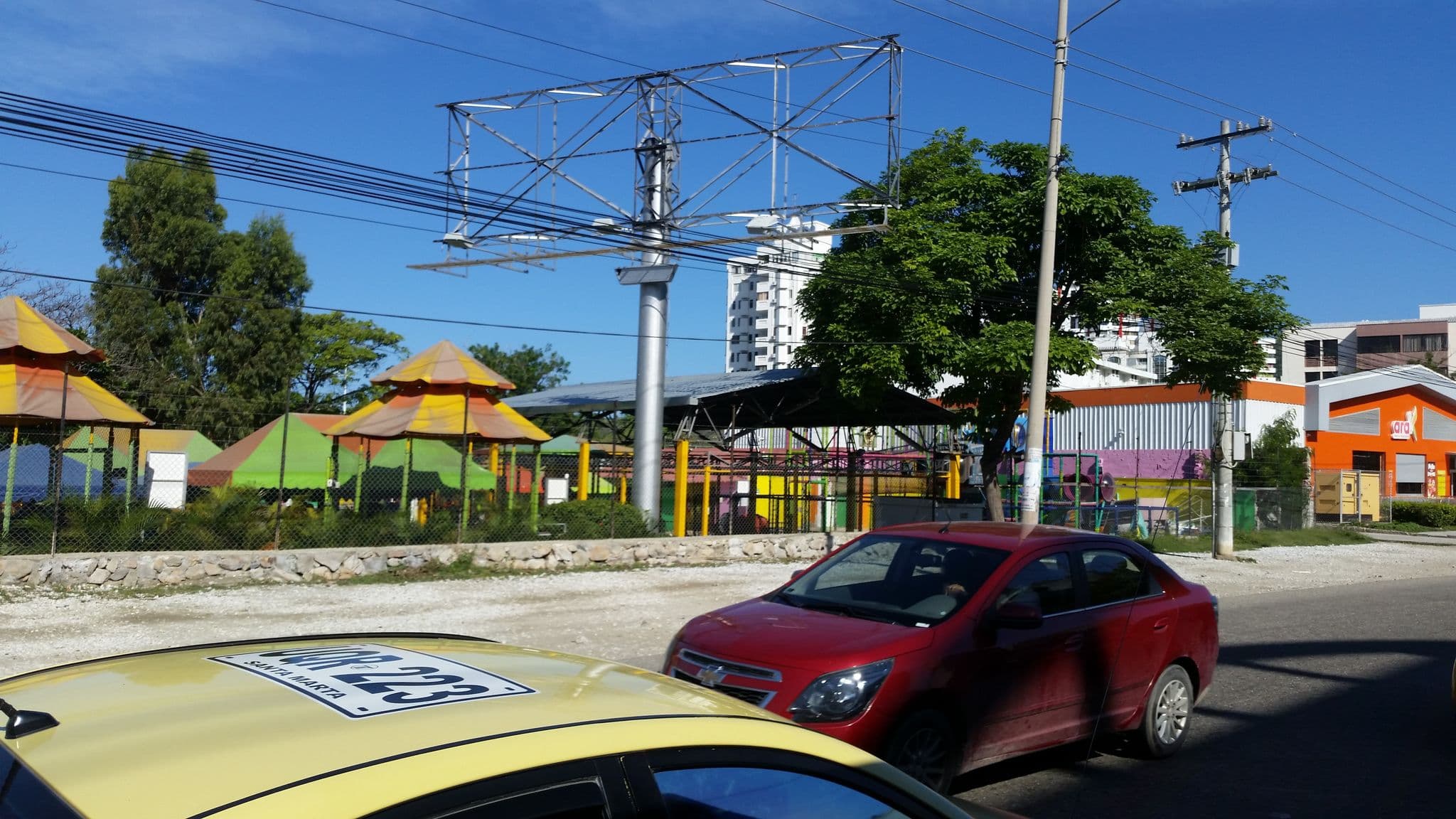 Street view near Hotel Cascada del Rodadero, Santa Marta — © ejegg (CC BY-SA · Mapillary)