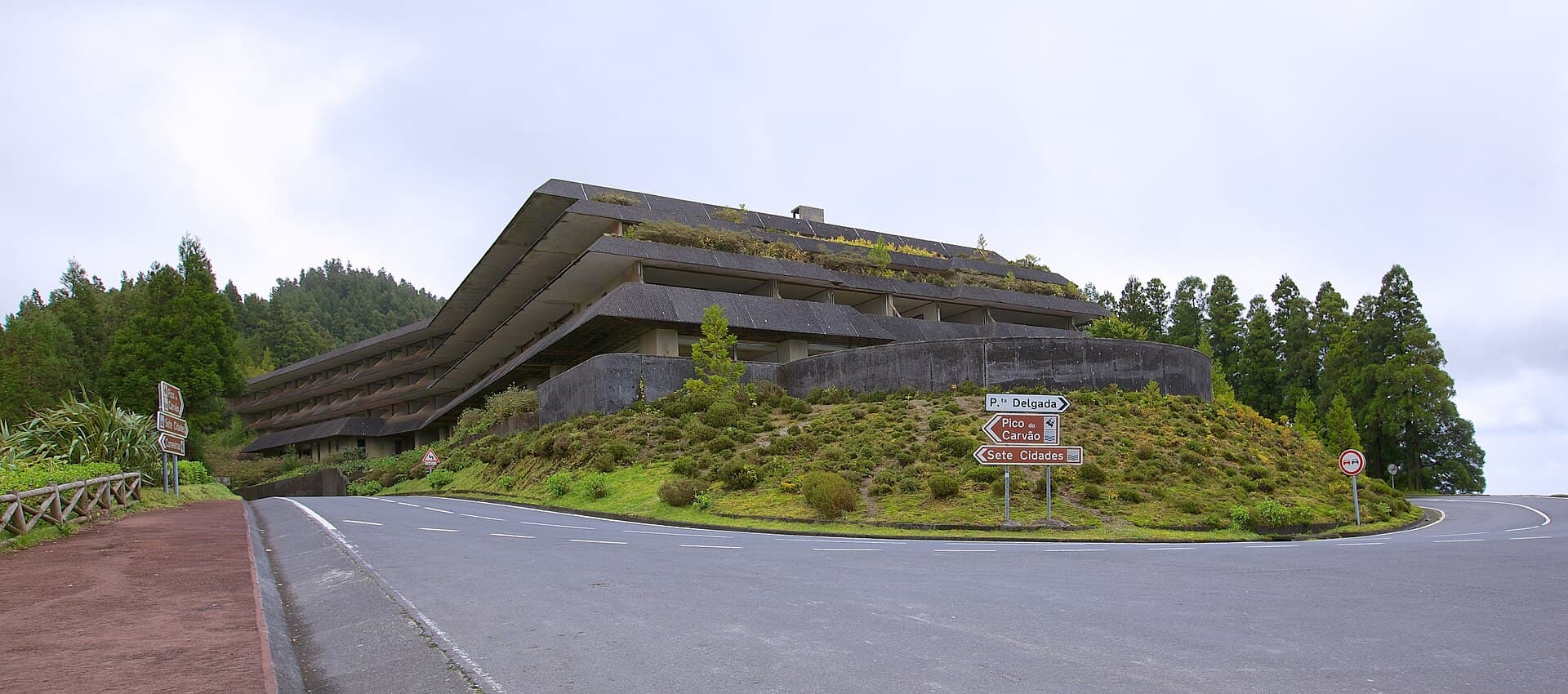 Monte Palace (via Wikimedia Commons, CC BY-SA 3.0)