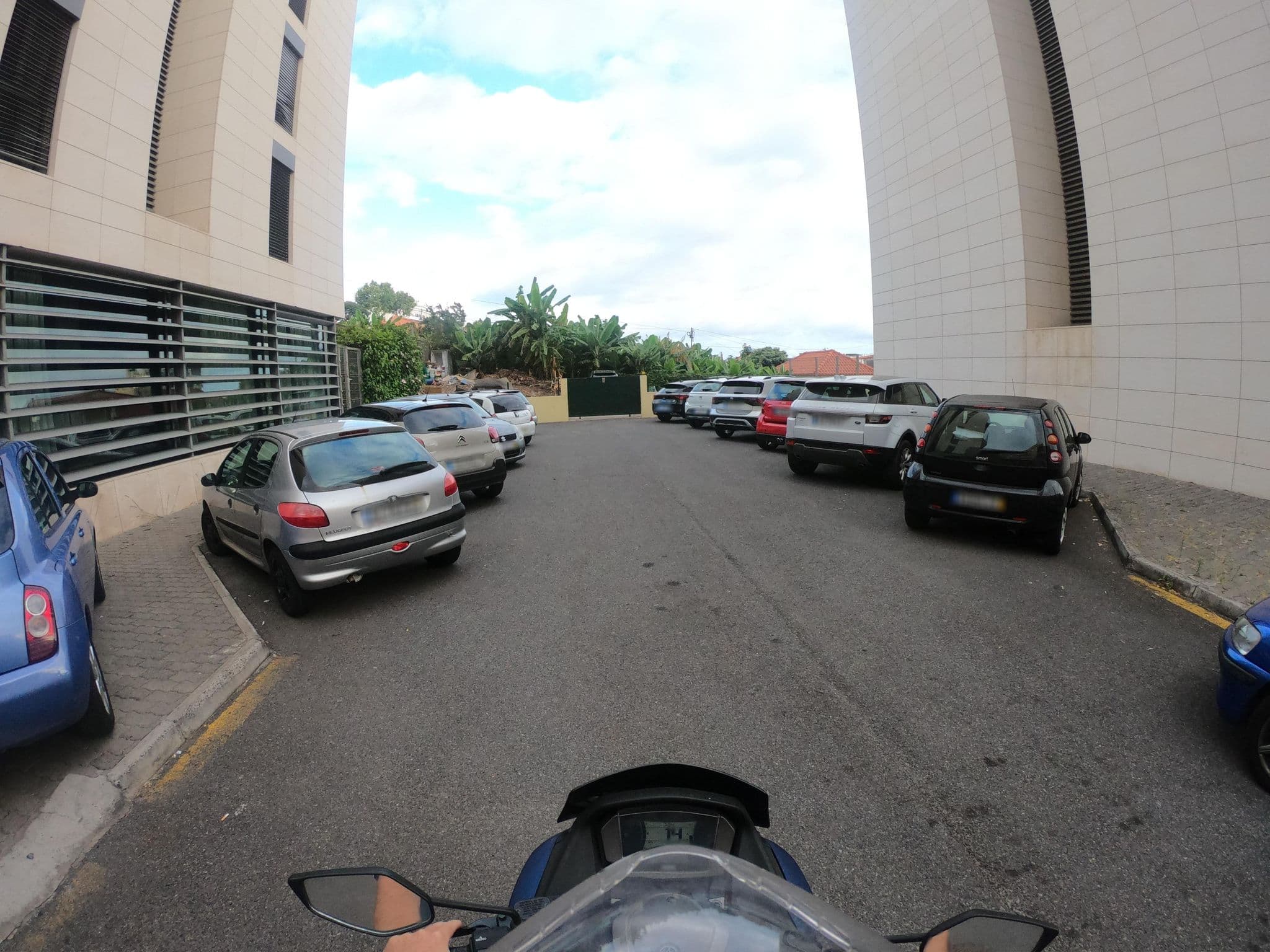 Street view near Slice of Paradise in Madeira Island, São Martinho — © filipesilva (CC BY-SA · Mapillary)
