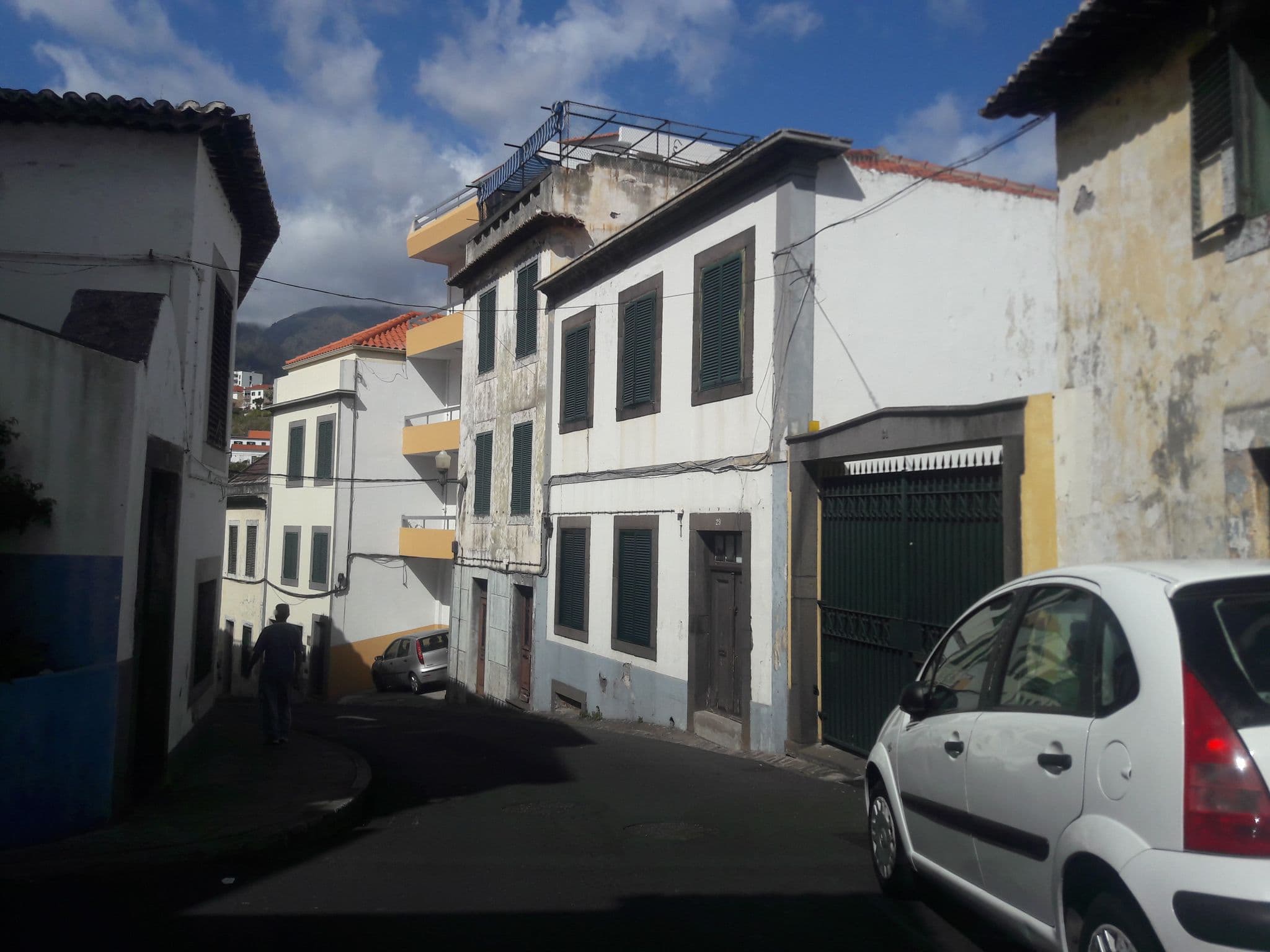 Street view near Vítor Vasconcelos, Unipessoal, Santa Luzia — © ggeographer (CC BY-SA · Mapillary)