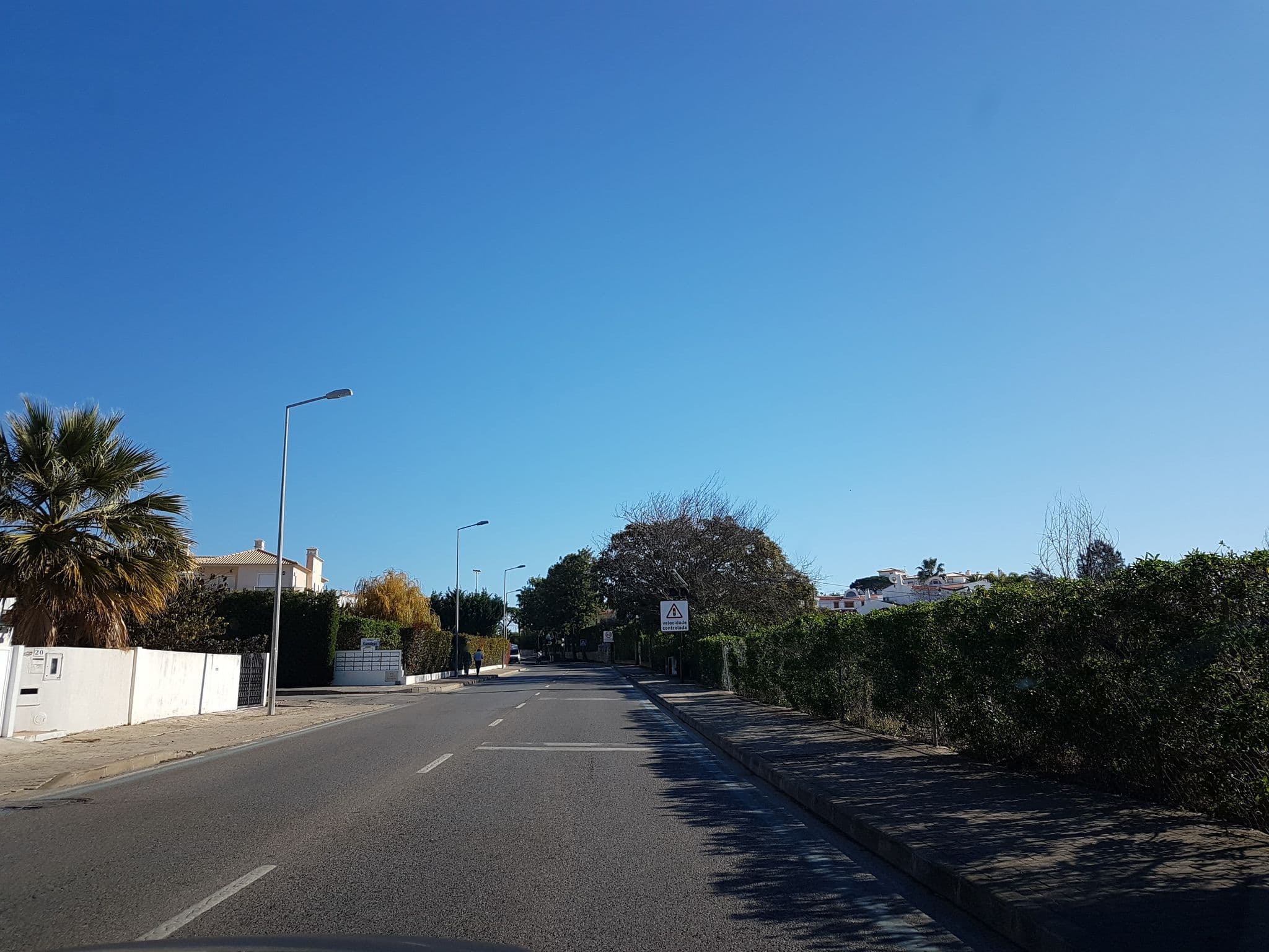 Street view near Hotel Apartamento Olhos d'Agua, Olhos de Água — © jopparn (CC BY-SA · Mapillary)