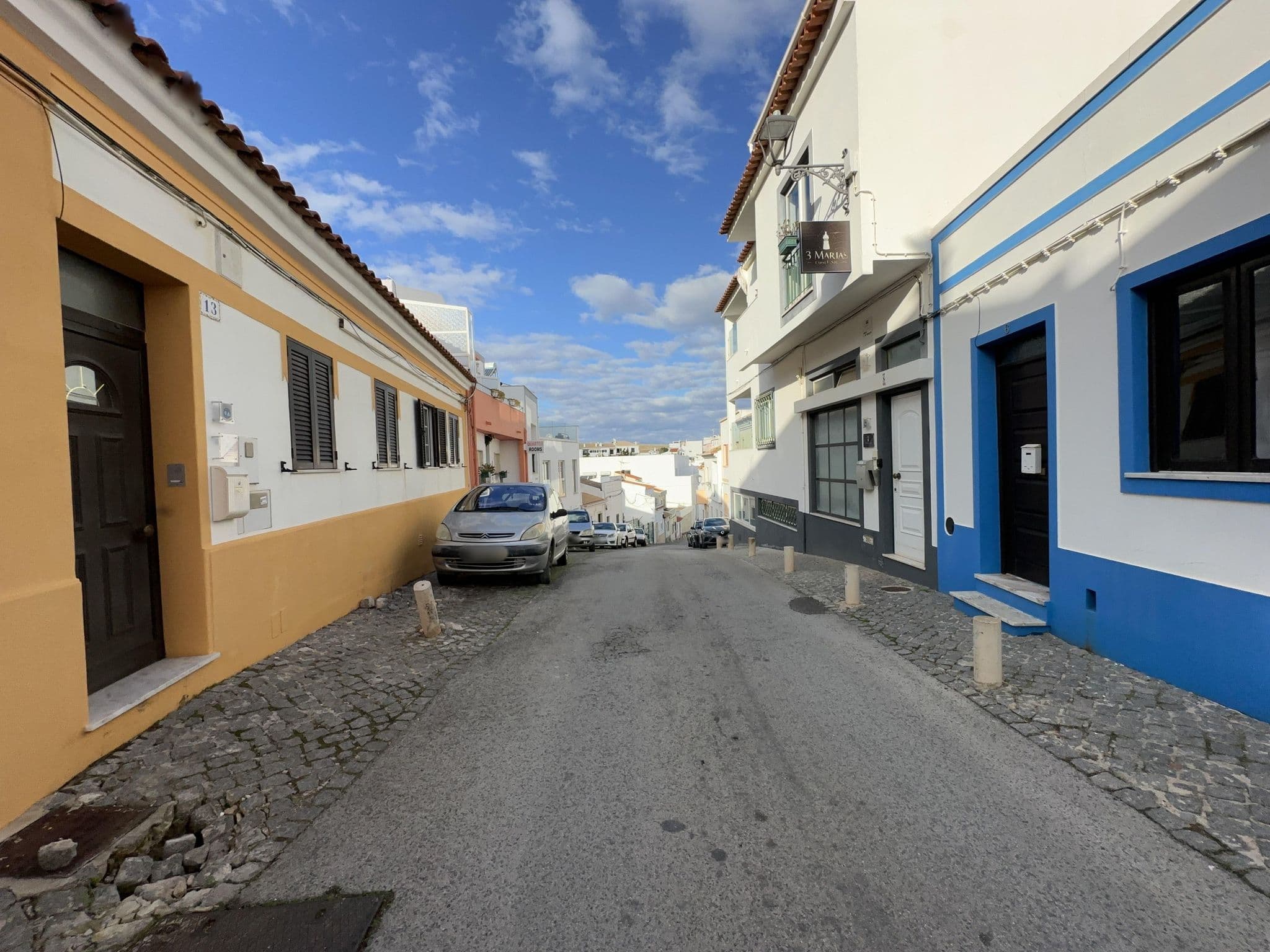 Street view near Marias Garden House B&B, Lagos — © varun959 (CC BY-SA · Mapillary)