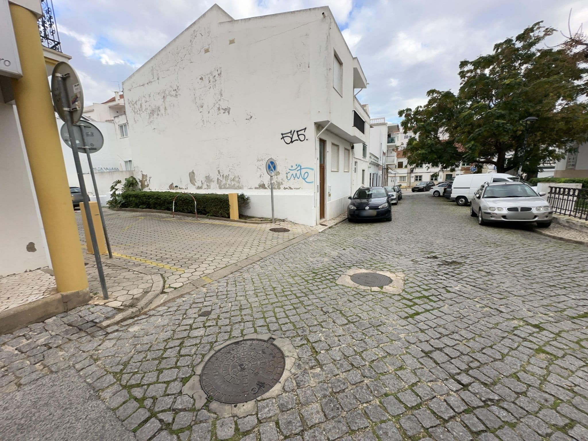 Street view near Lagos City Center Guest House & Hostel, Lagos — © varun959 (CC BY-SA · Mapillary)