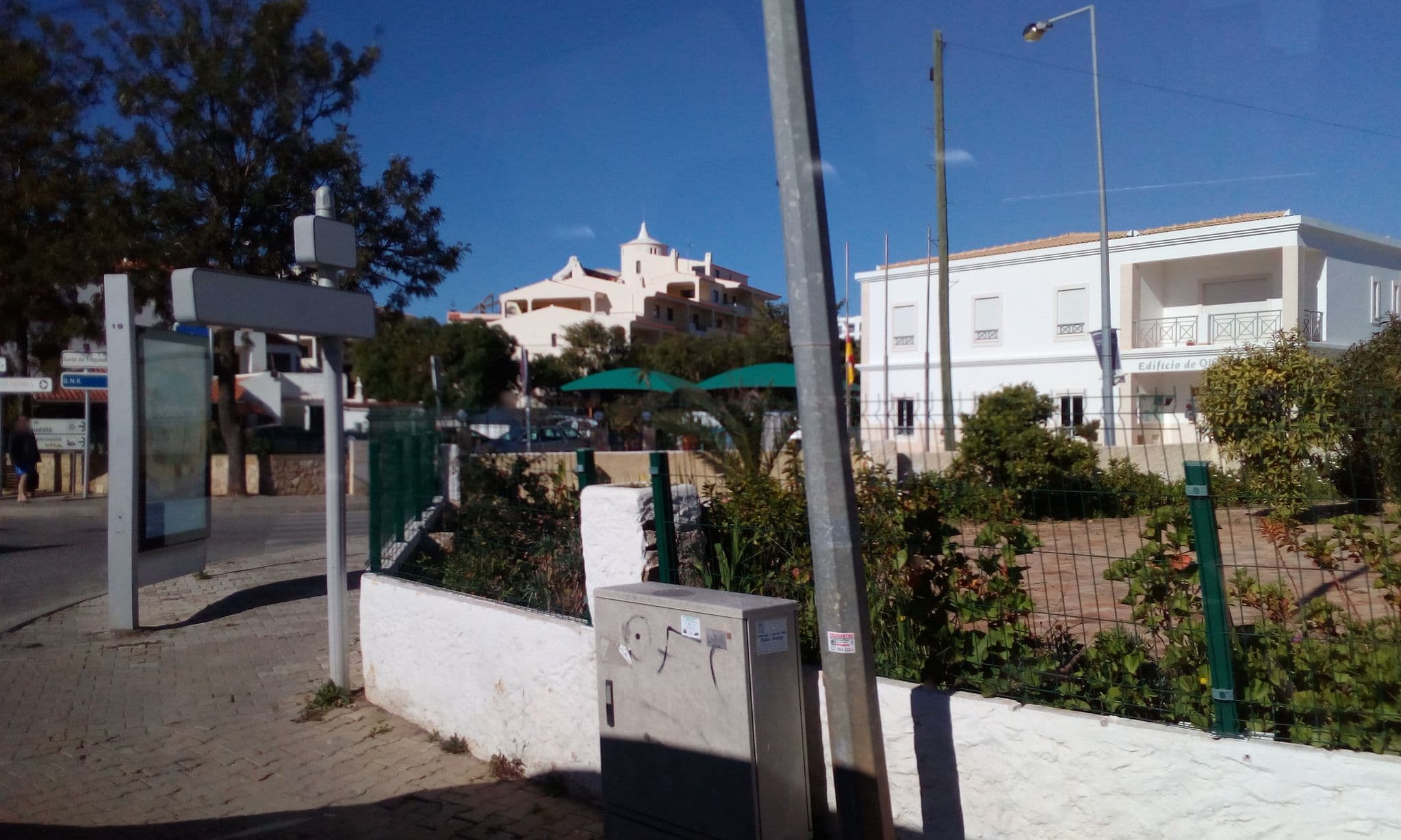 Street view near Pomba Branca, Olhos de Água — © micmin1972 (CC BY-SA · Mapillary)