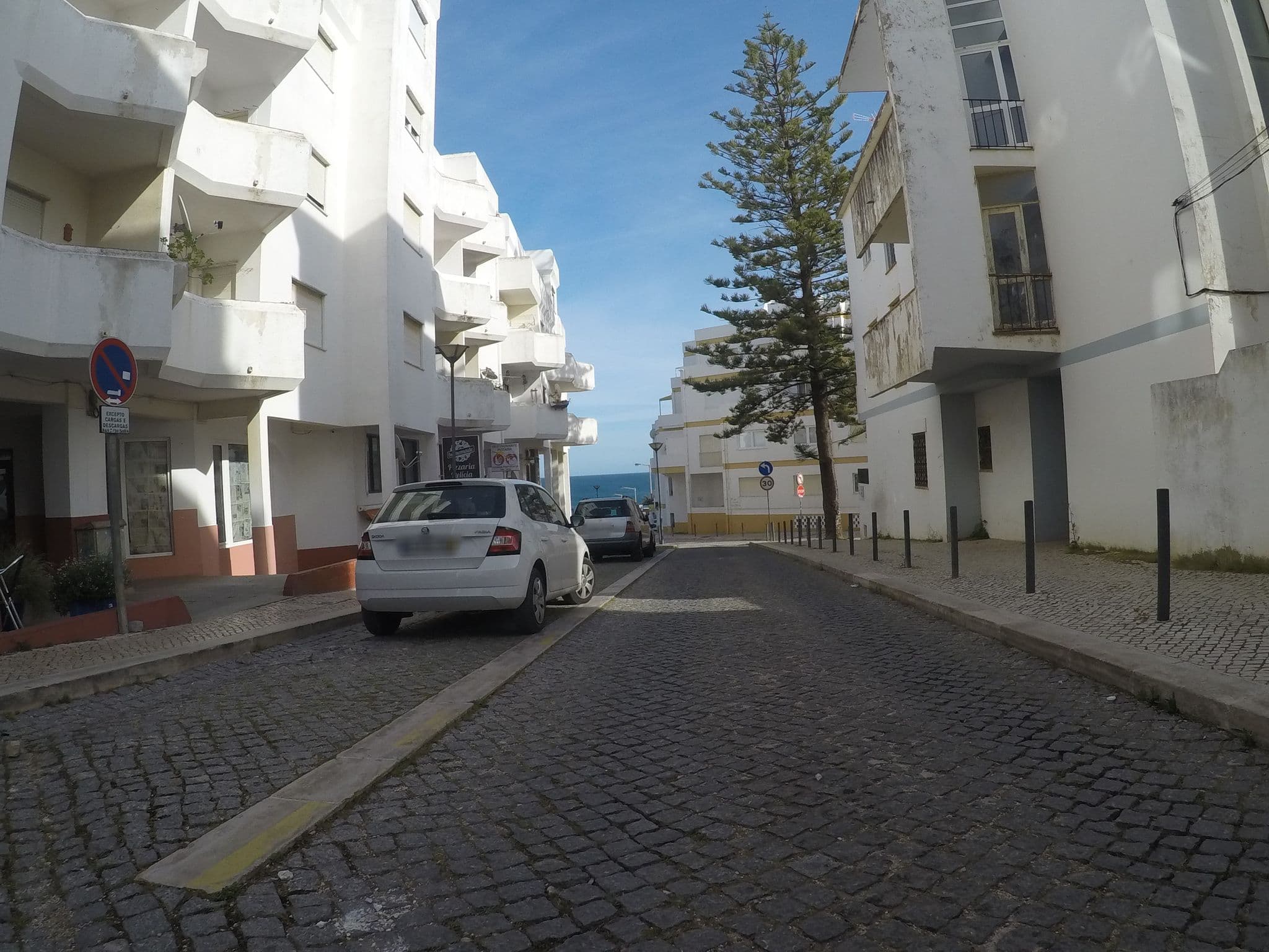 Street view near Turismo Quinta da Luz, Senhora da Luz — © chrisbeddow (CC BY-SA · Mapillary)
