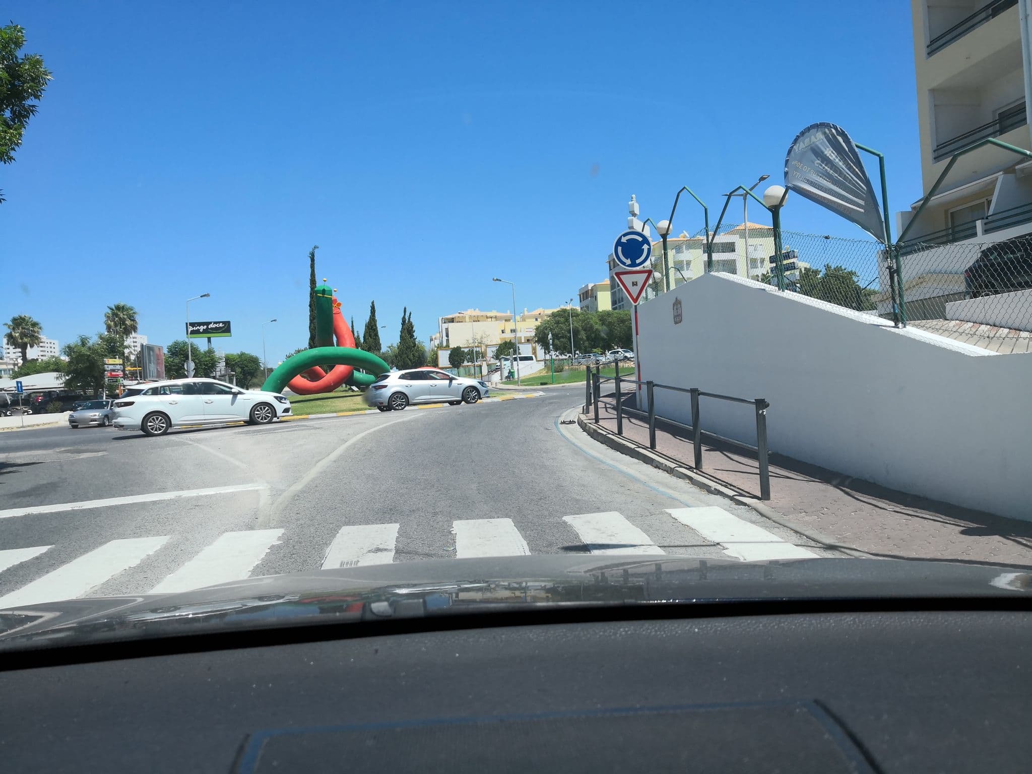 Street view near Oura Bay, Albufeira — © sanjorgepinho (CC BY-SA · Mapillary)