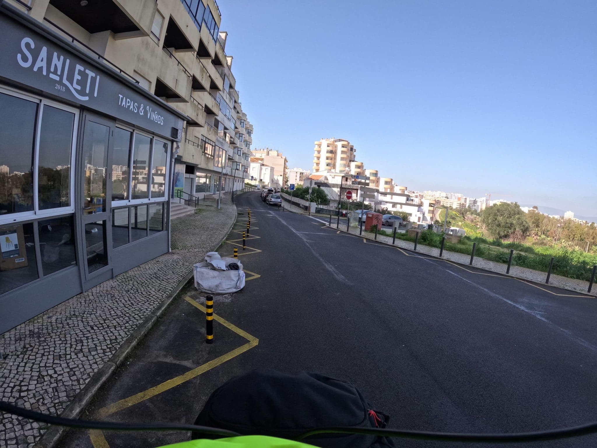 Street view near Hostel Villarade, Ferragudo — © claudiop (CC BY-SA · Mapillary)