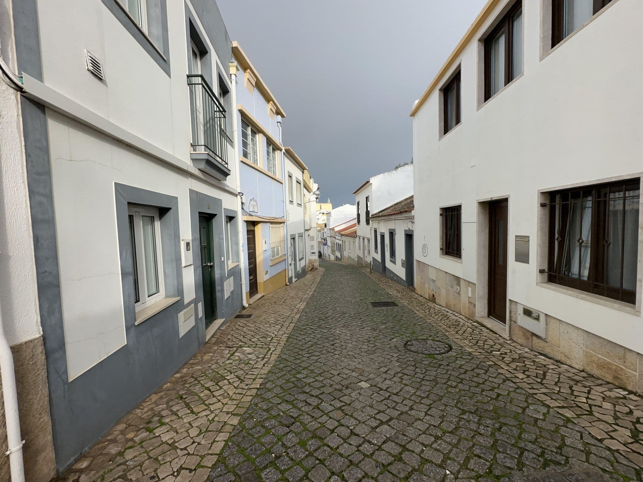 Street view near JRs Crib, Lagos — © varun959 (CC BY-SA · Mapillary)