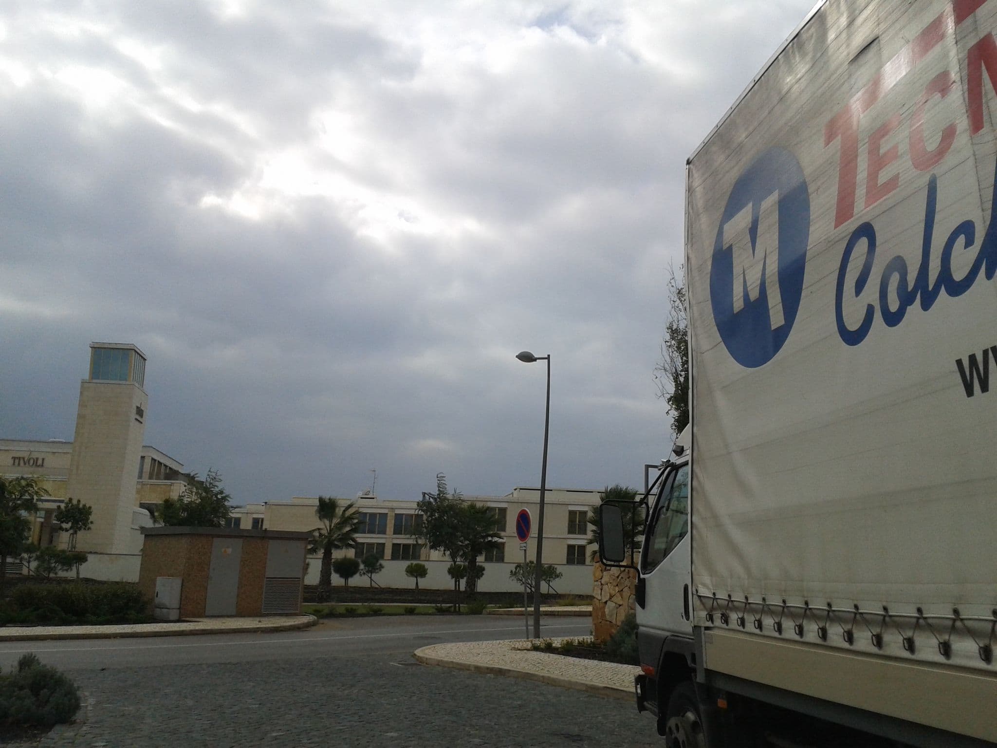 Street view near Penthouse - Victoria Gardens - Vilamoura, Vilamoura — © rudolfmayer (CC BY-SA · Mapillary)