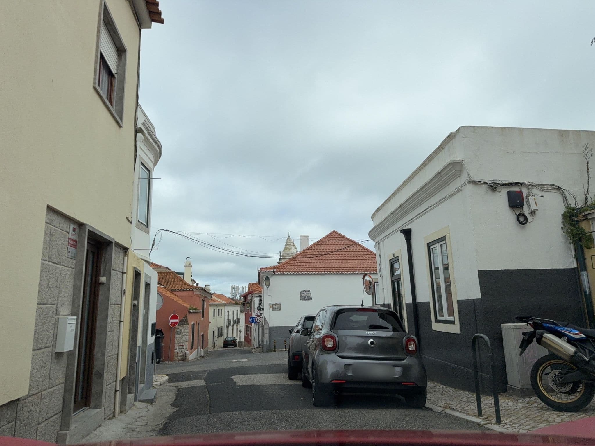 Street view near Navigators House, Cascais — © RSTQ (CC BY-SA · Mapillary)