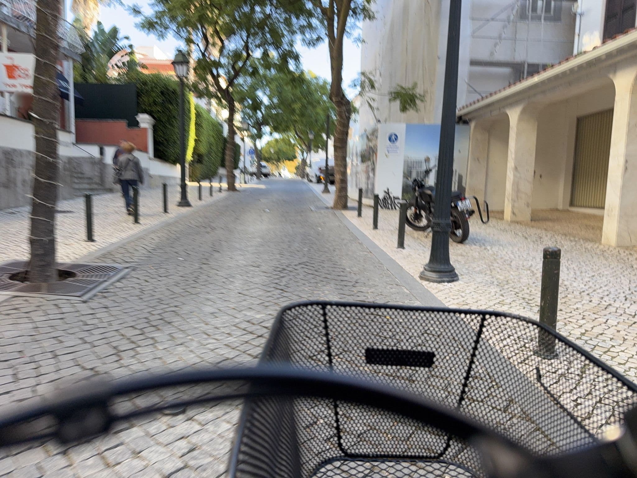 Street view near Patrícia Corrêa Gonçalves, Unipessoal, Cascais — © RSTQ (CC BY-SA · Mapillary)