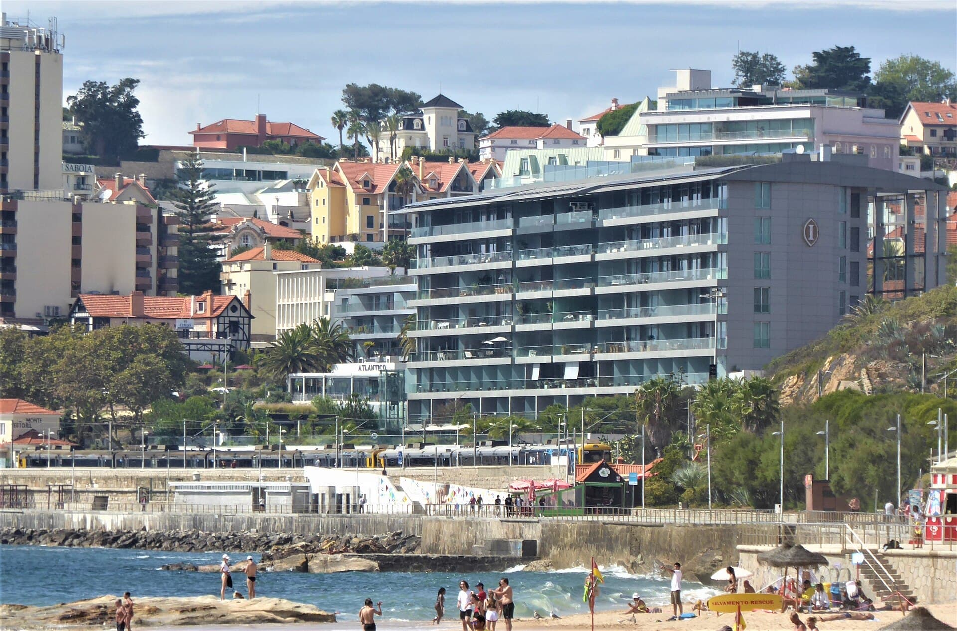 Hotel Atlantico (via Wikimedia Commons, CC BY-SA 4.0)