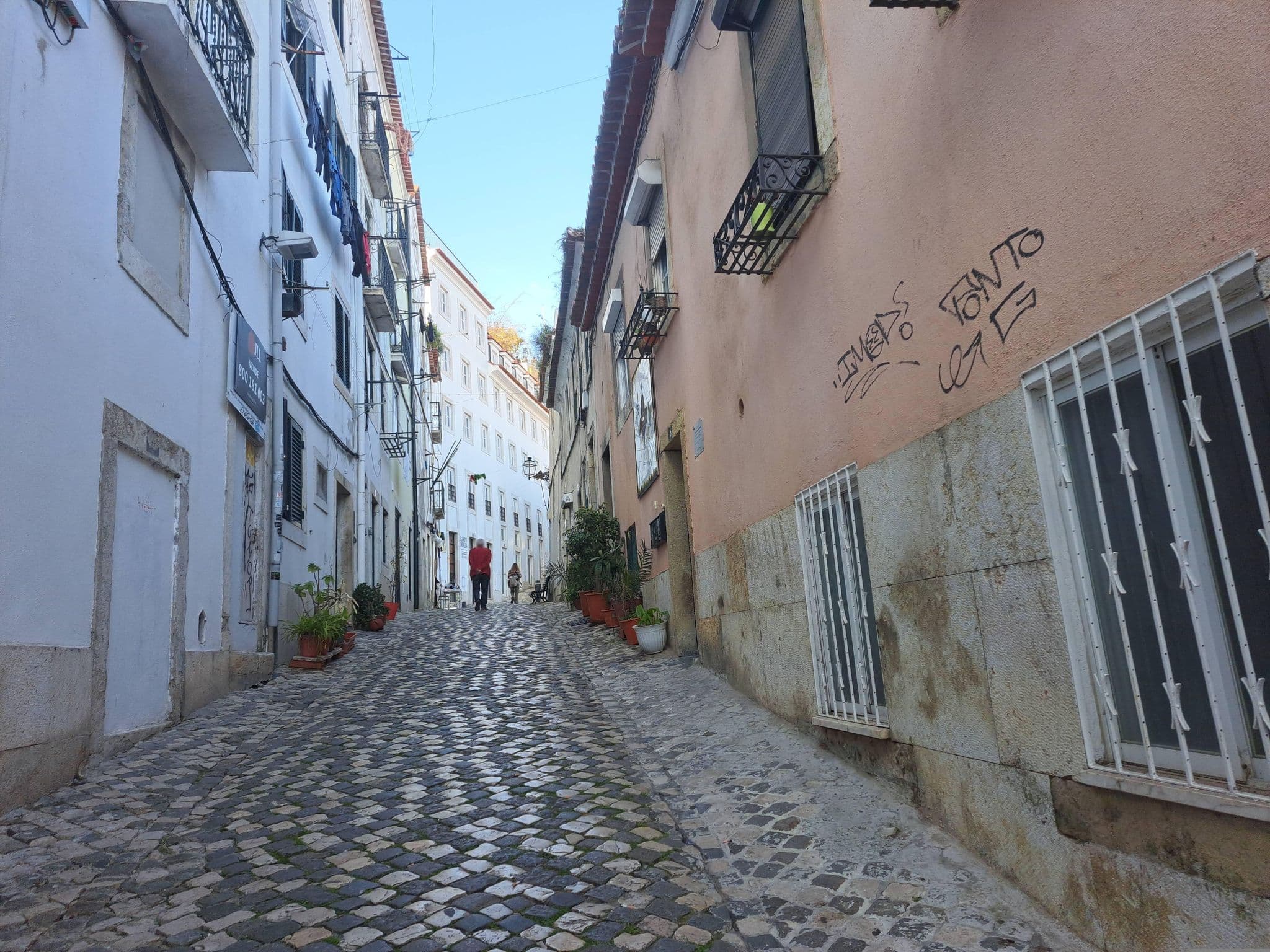 Street view near St. Jorge Castle Apartment, Alfama — © beer119 (CC BY-SA · Mapillary)