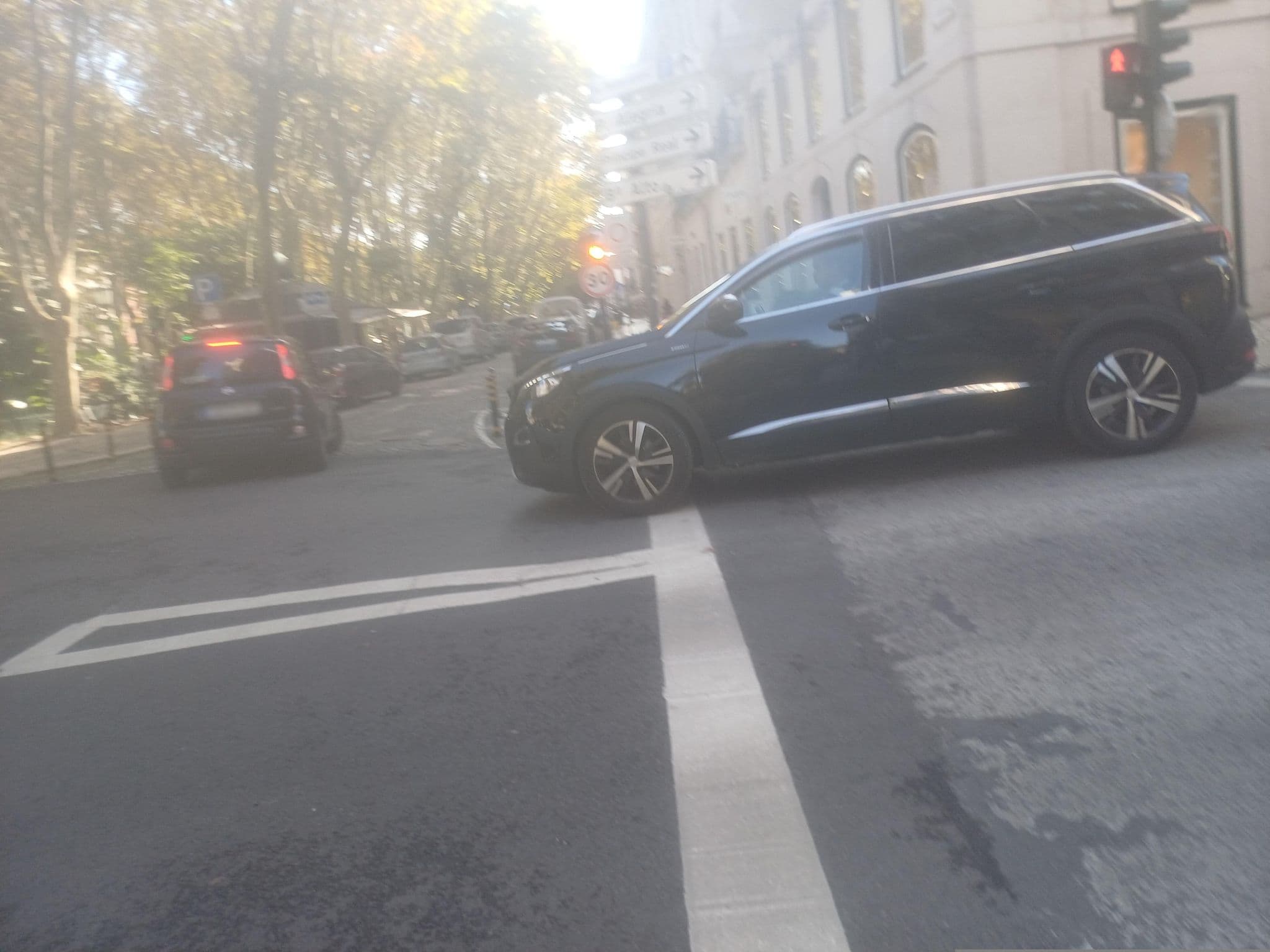 Street view near LxCorner Hostel, São Mamede — © beer119 (CC BY-SA · Mapillary)