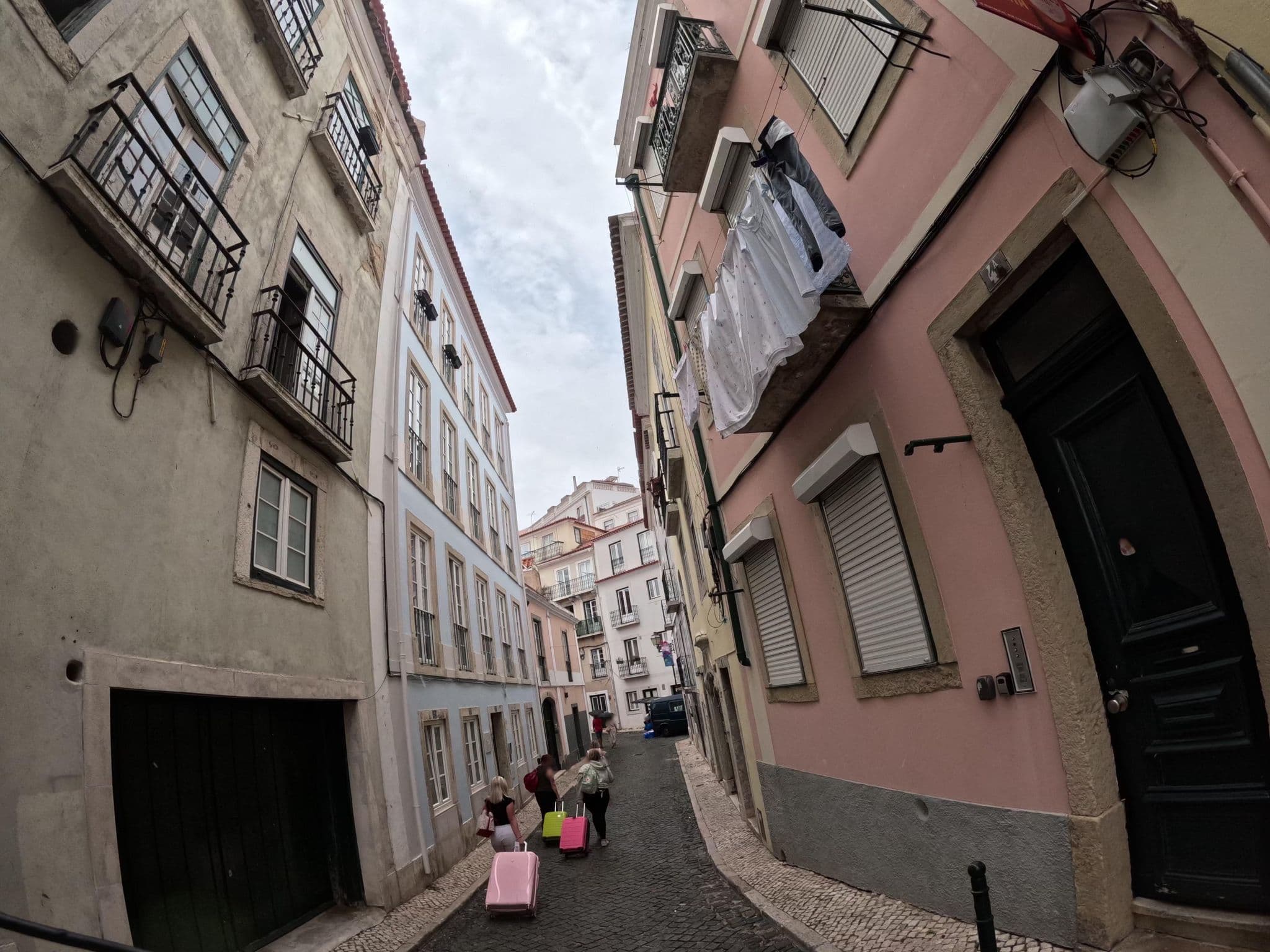 Street view near Pateo Santo Estevão, Alfama — © claudiop (CC BY-SA · Mapillary)