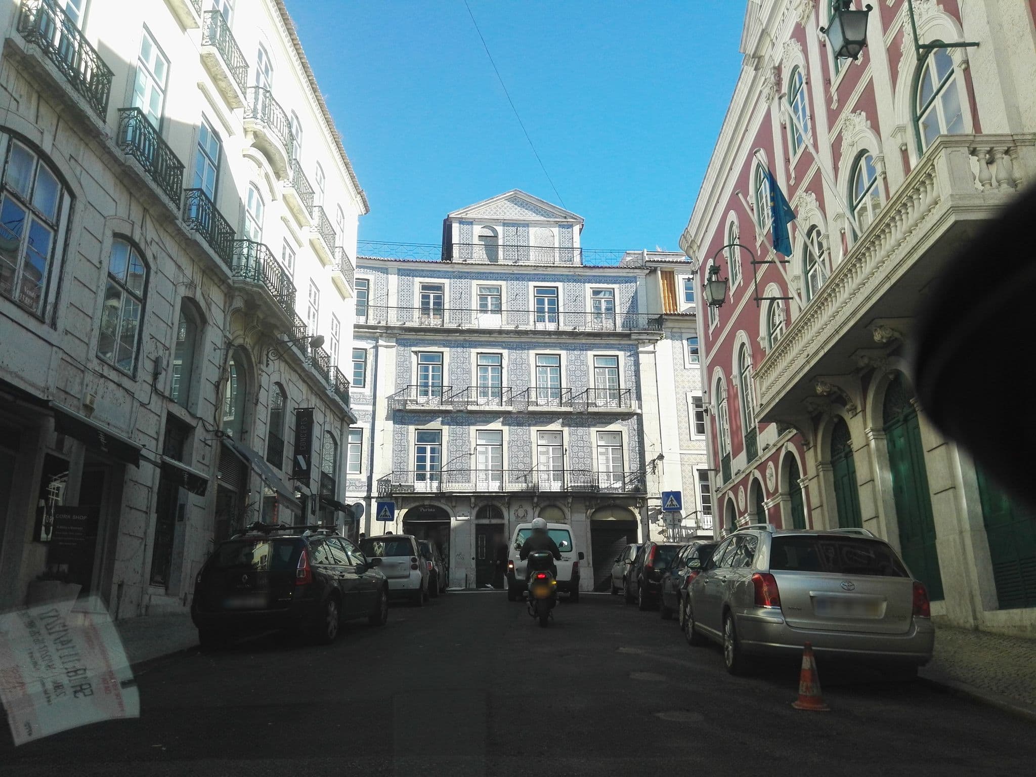Street view near The Art Gate, São Mamede — © filipegraciosa (CC BY-SA · Mapillary)