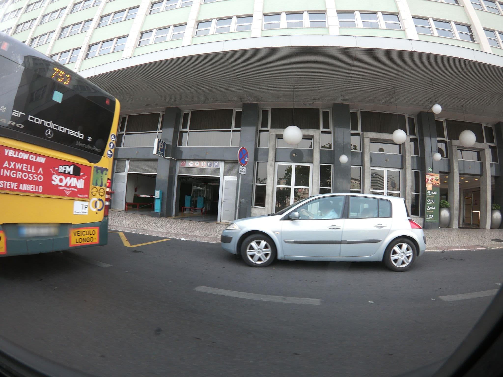 Street view near Husa - Hotéis Unidos, S.A., Lisbon — © davipt (CC BY-SA · Mapillary)