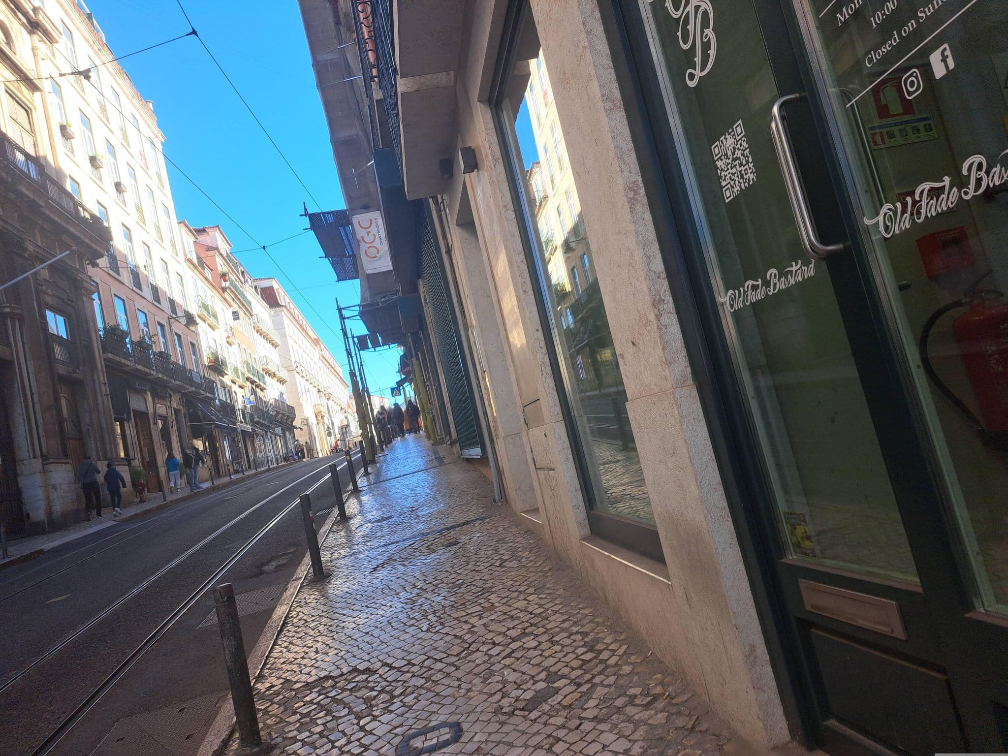Street view near Evidencia Light, Bairro Alto — © beer119 (CC BY-SA · Mapillary)