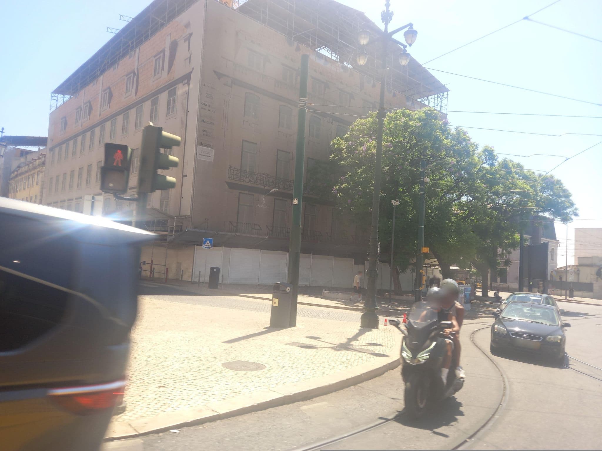 Street view near Pensão Duque da Terceira, Bairro Alto — © danielagos12 (CC BY-SA · Mapillary)