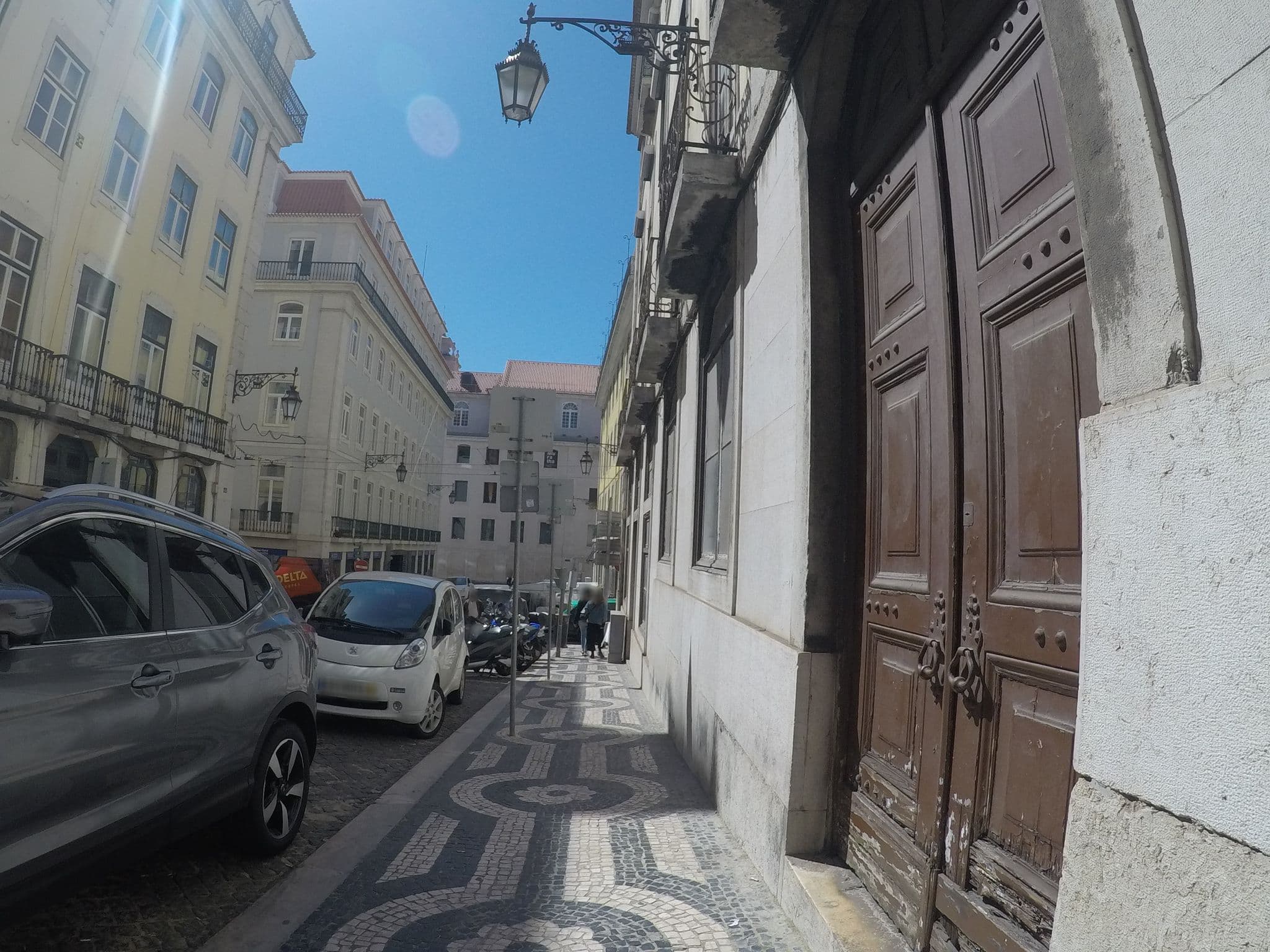 Street view near Thacami Hoteis, Baixa — © chrisbeddow (CC BY-SA · Mapillary)