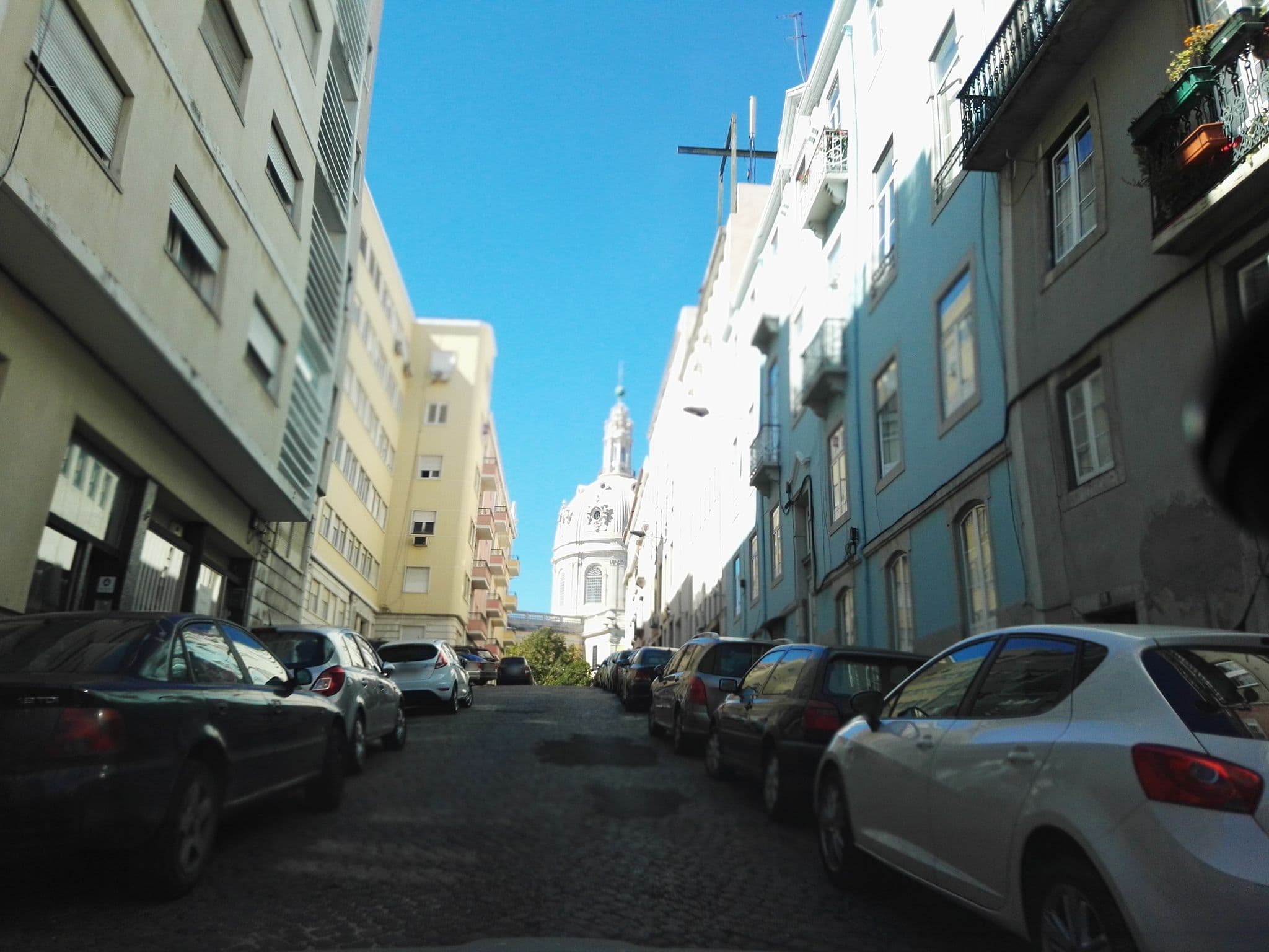 Street view near Thehouse, Santos-o-Velho — © filipegraciosa (CC BY-SA · Mapillary)