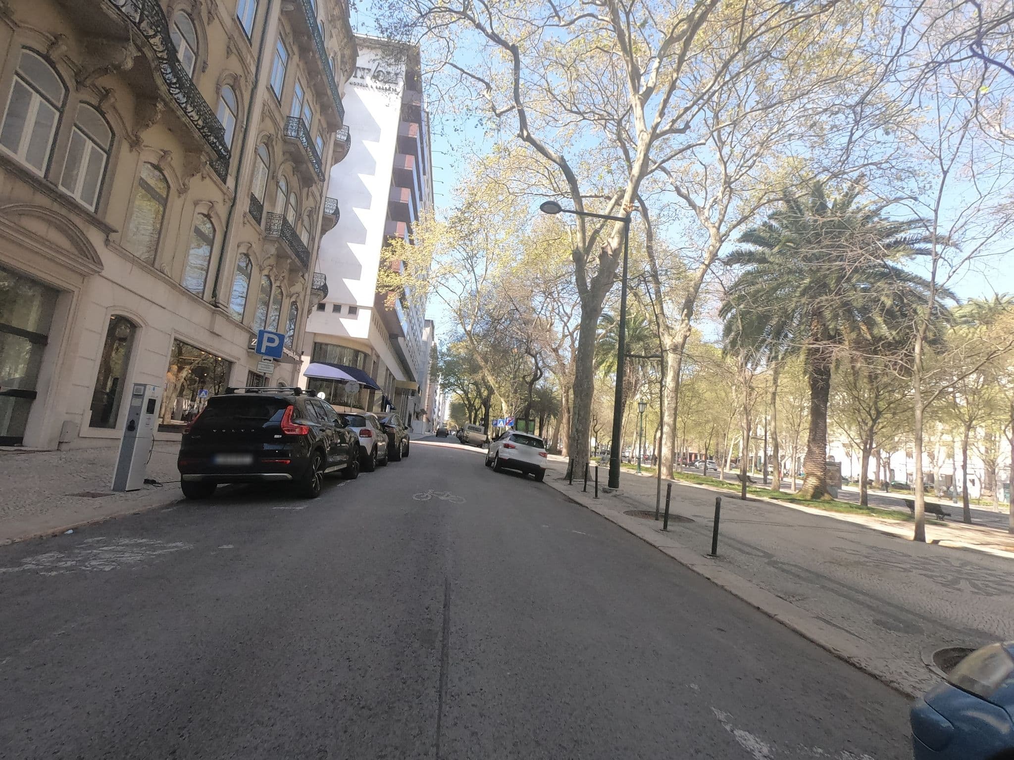 Street view near Castelo de Brincar, Lisbon — © filohipo (CC BY-SA · Mapillary)