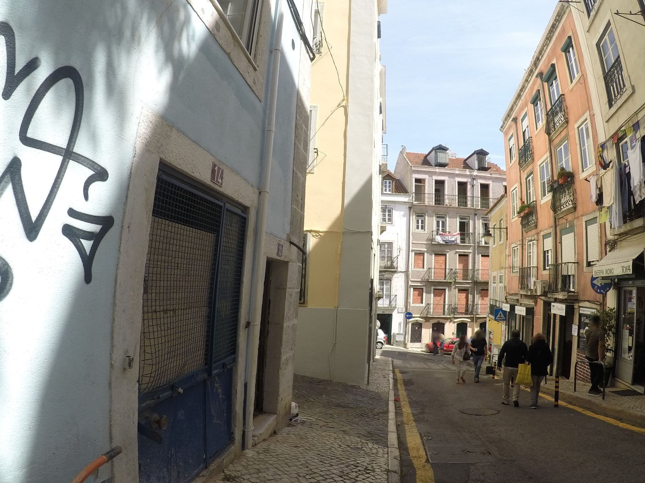 Street view near LX4U Appartments, Baixa — © chrisbeddow (CC BY-SA · Mapillary)