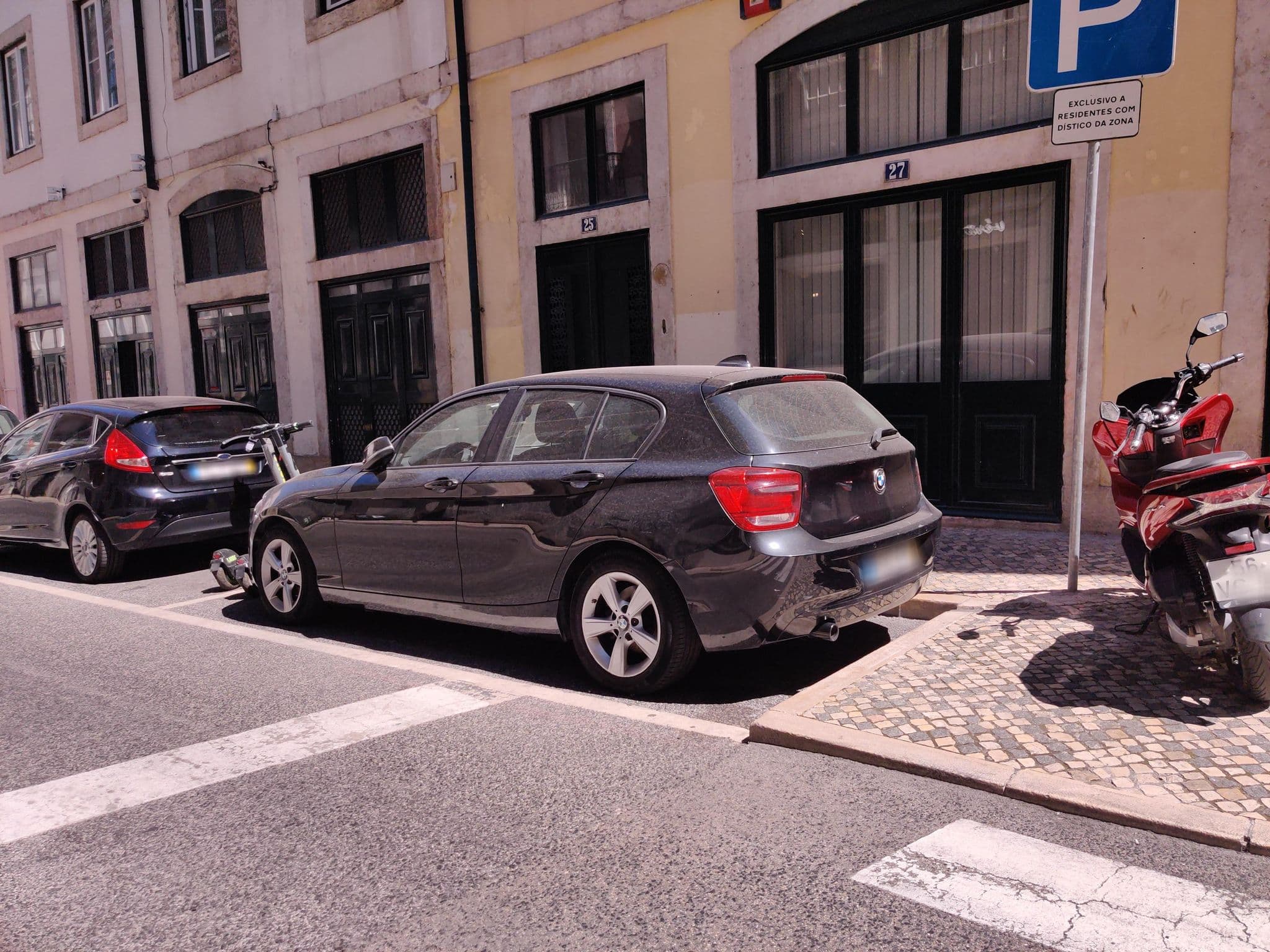 Street view near Blue Tiles, São Mamede — © sttujames (CC BY-SA · Mapillary)